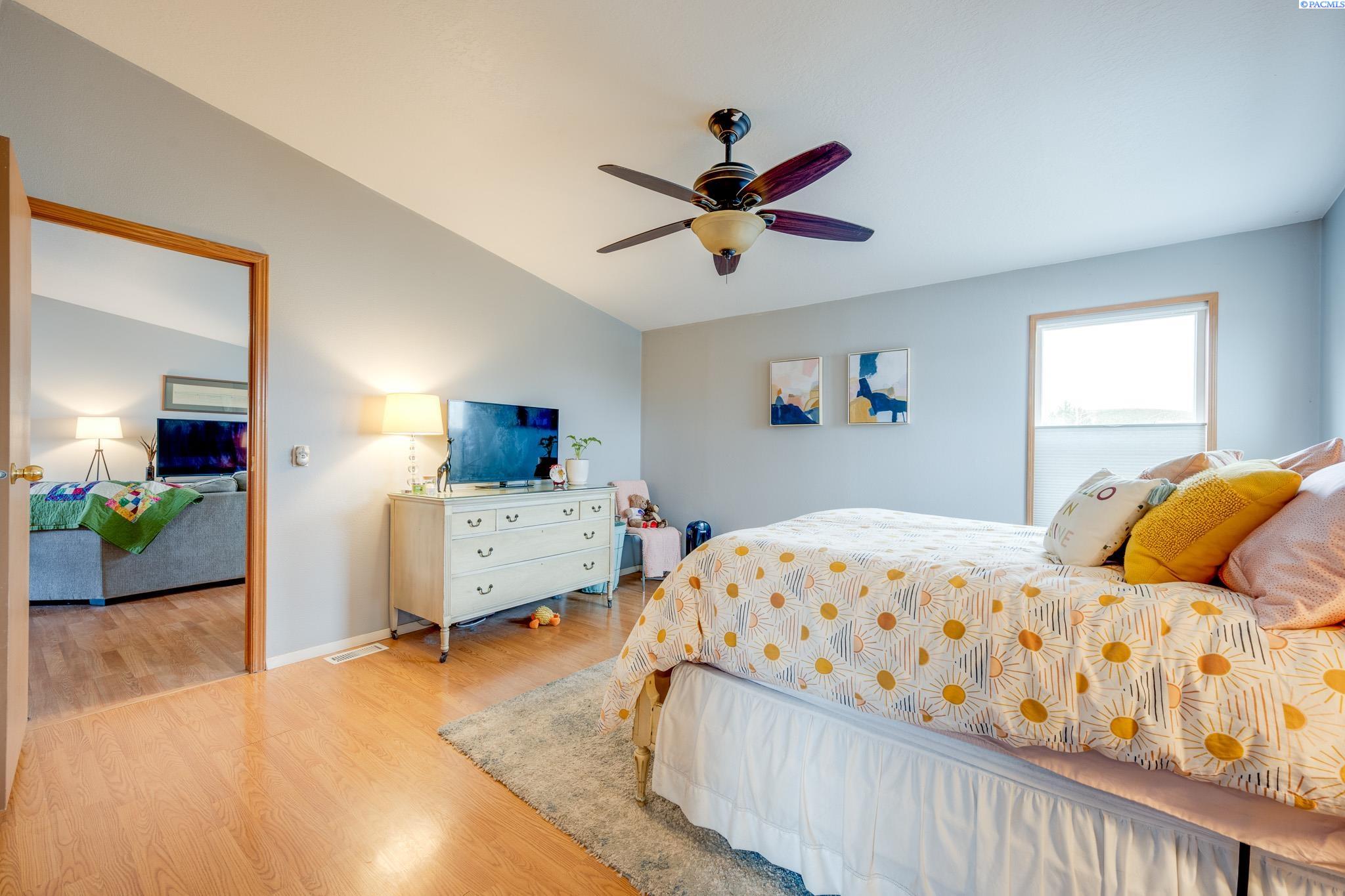 255 NW Golden Hills Dr. Unit: 42