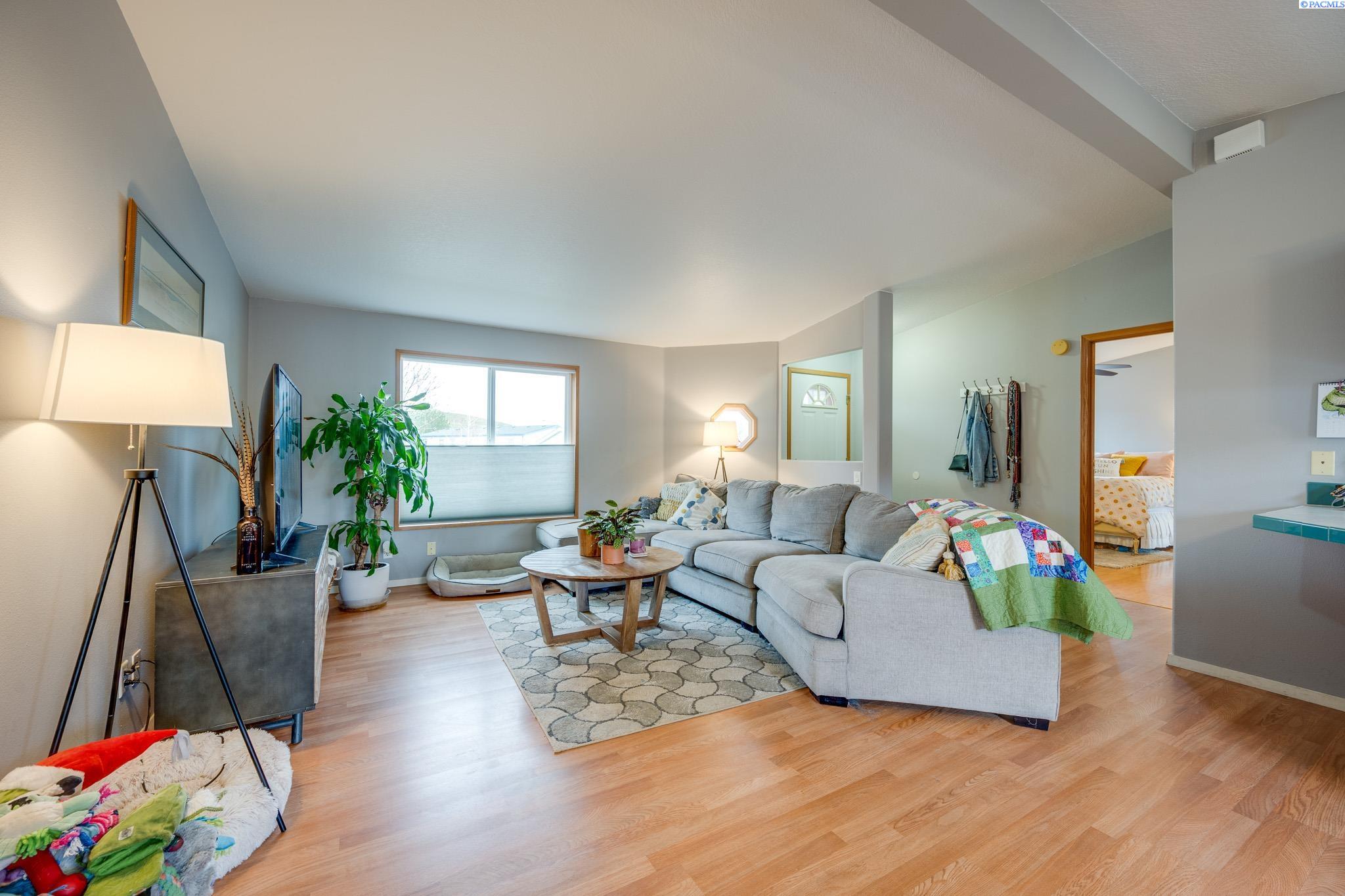 255 NW Golden Hills Dr. Unit: 42