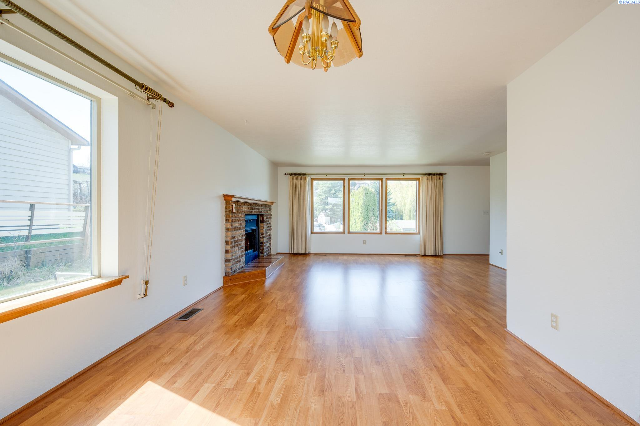 1290 SW Wadleigh Drive