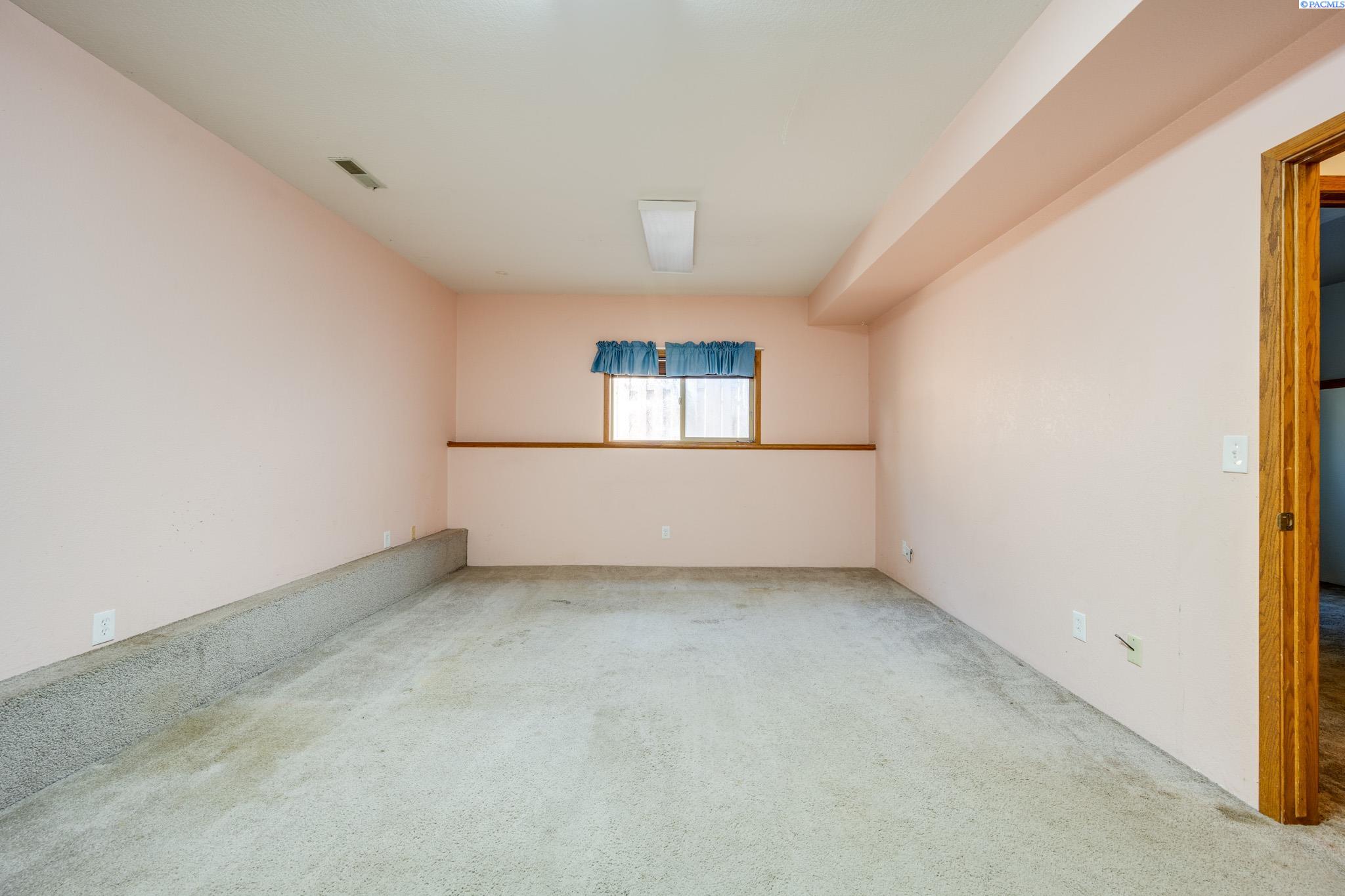 1290 SW Wadleigh Drive