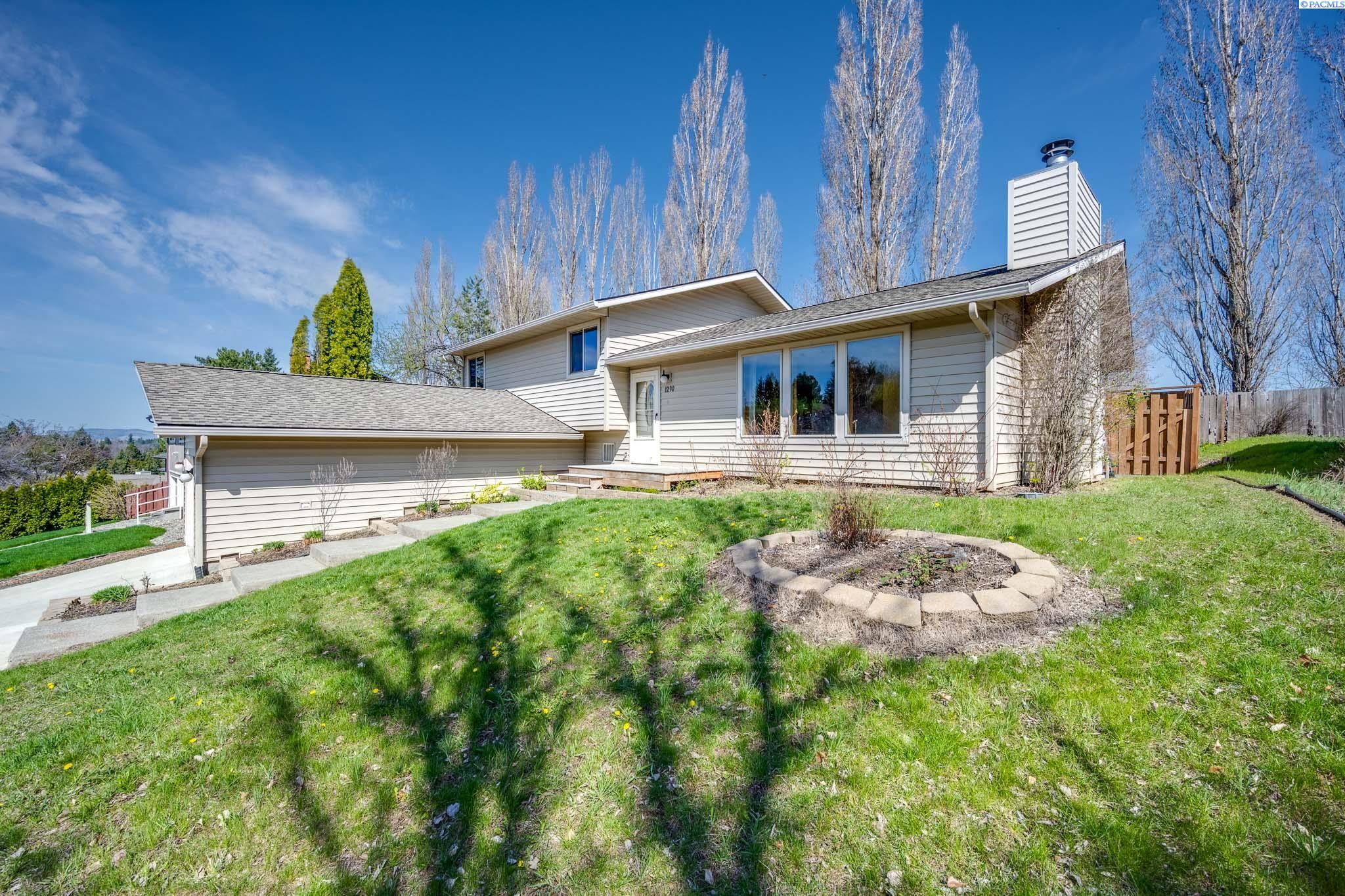 1290 SW Wadleigh Drive