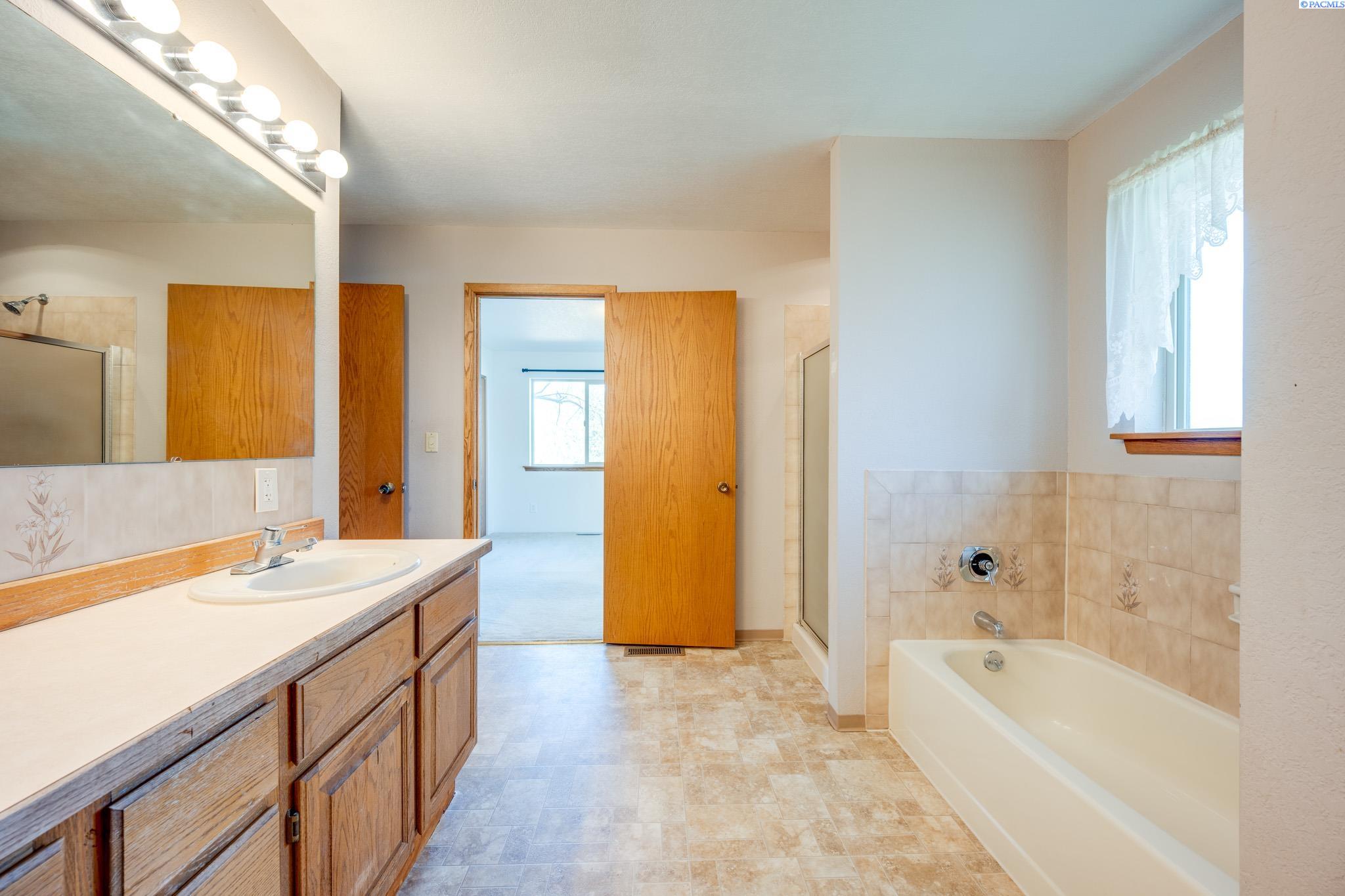 1290 SW Wadleigh Drive