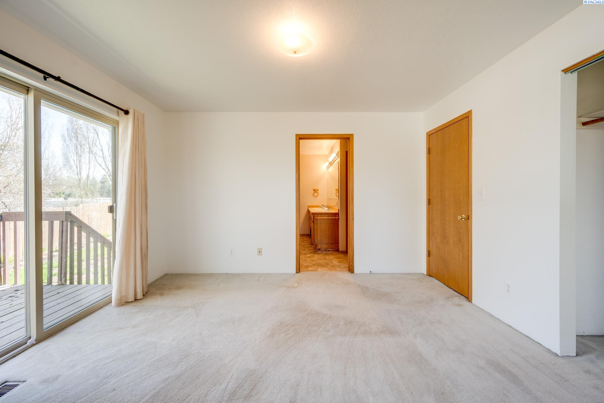 1290 SW Wadleigh Drive