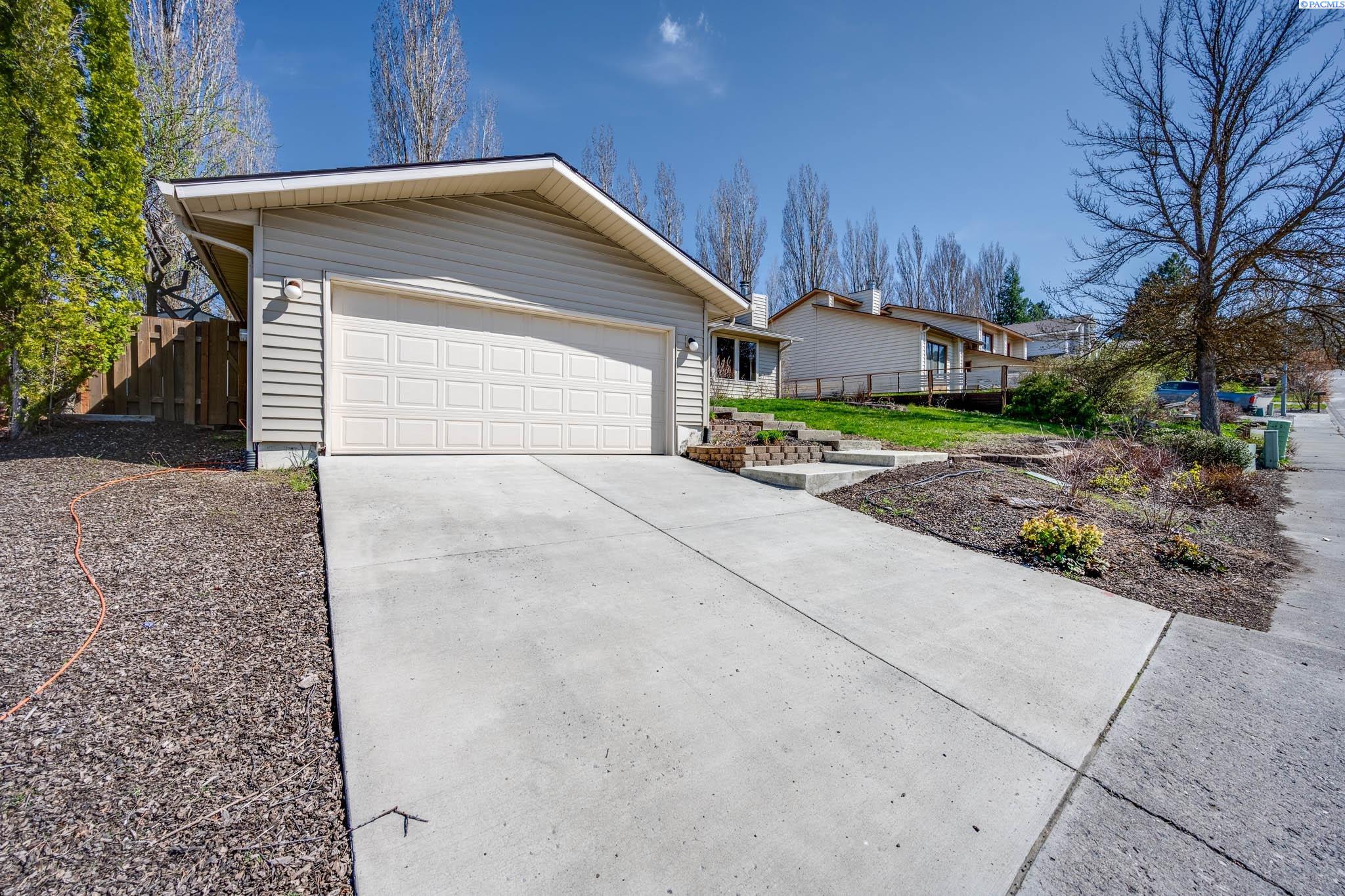 1290 SW Wadleigh Drive