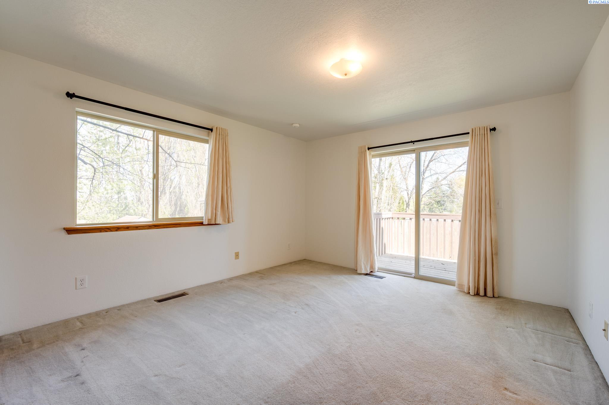 1290 SW Wadleigh Drive