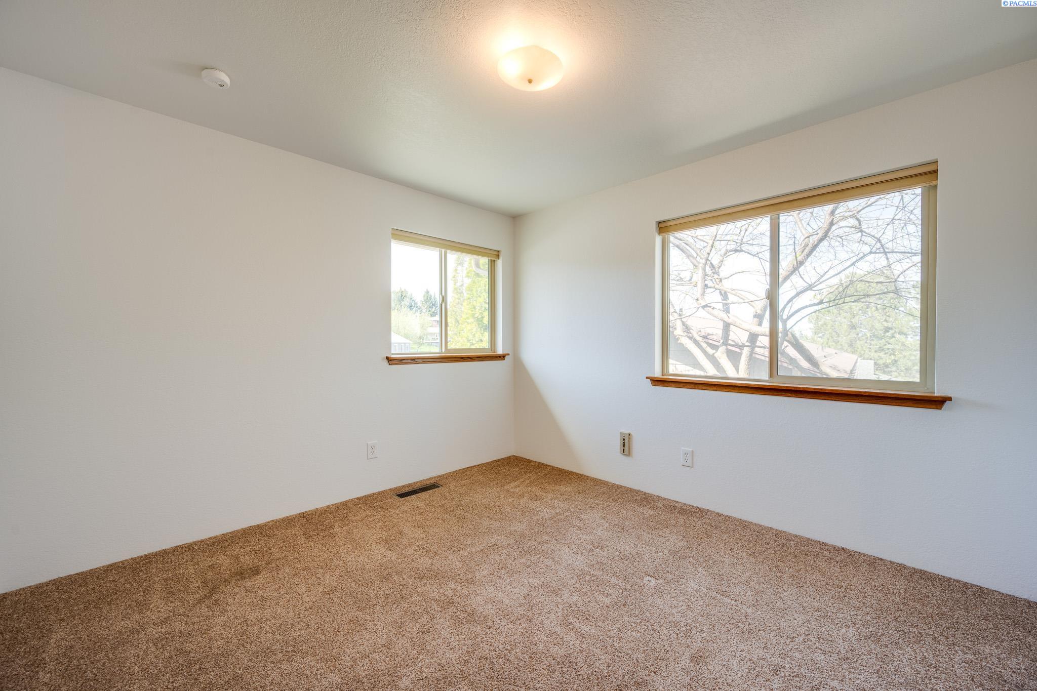 1290 SW Wadleigh Drive