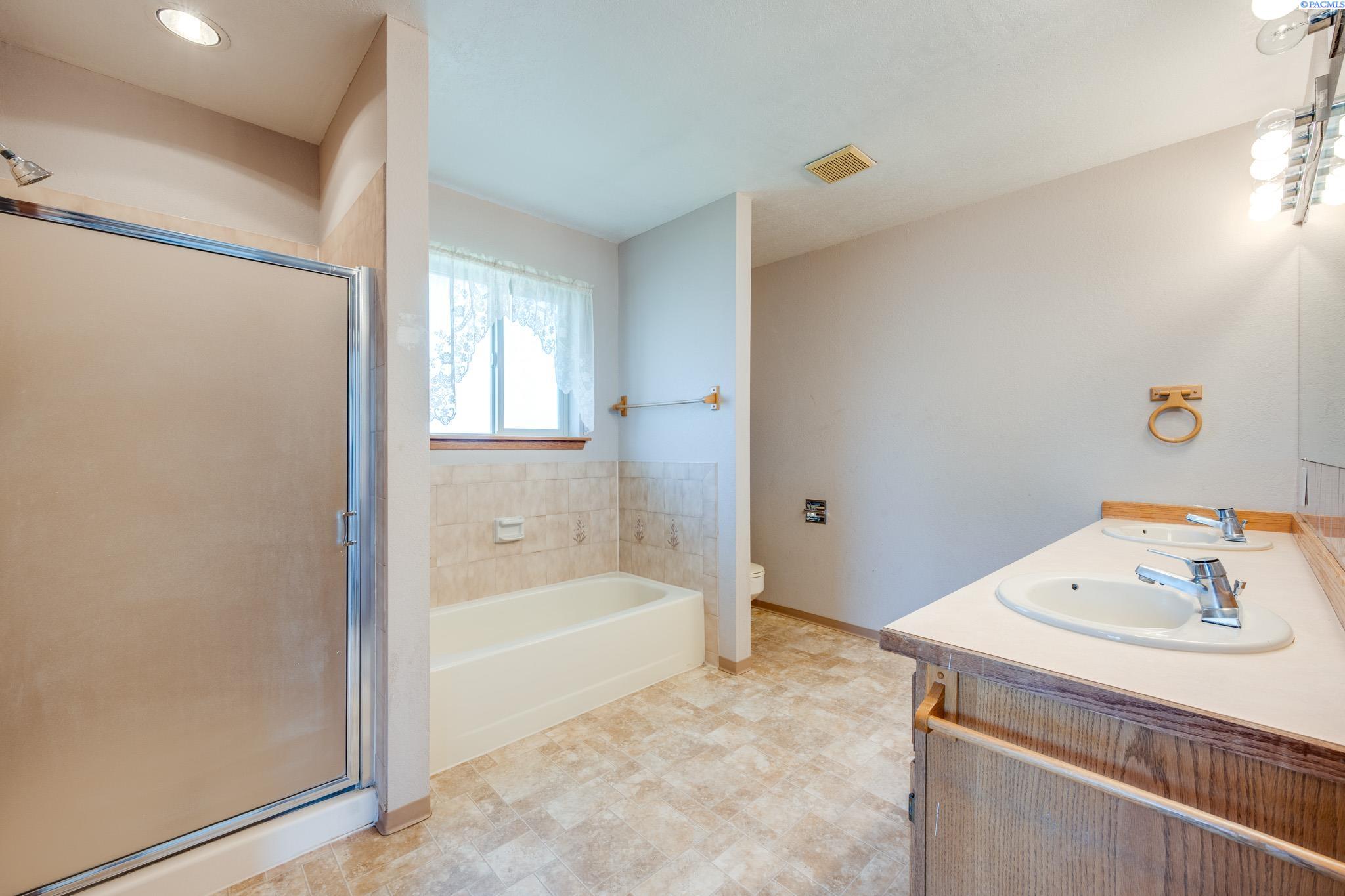 1290 SW Wadleigh Drive