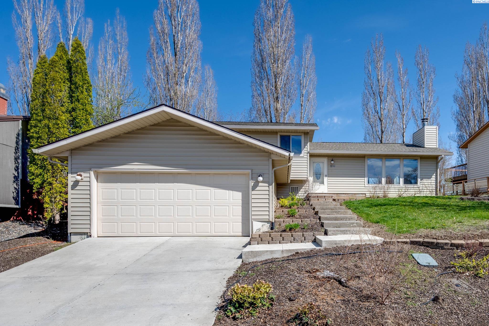 1290 SW Wadleigh Drive