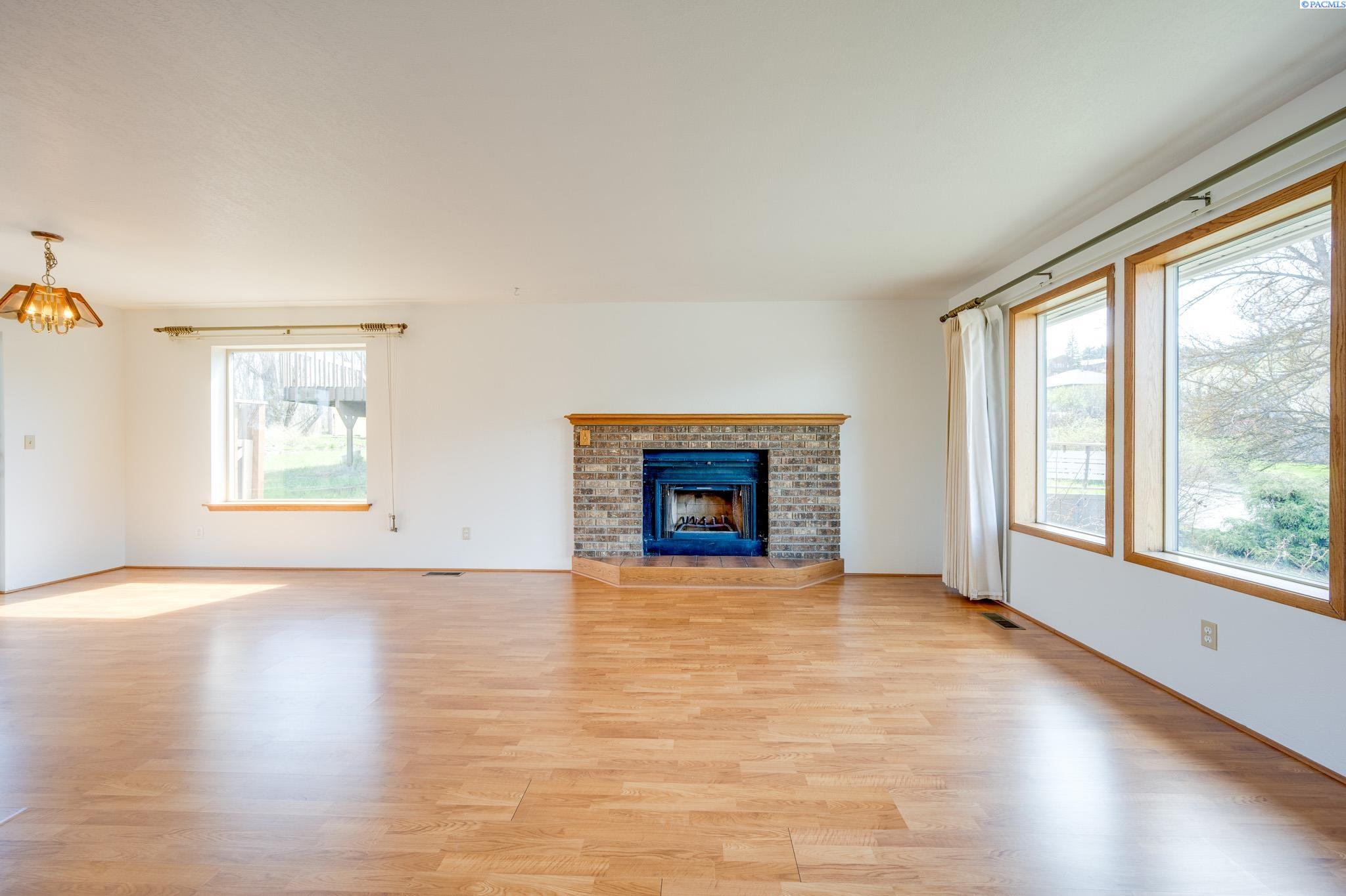 1290 SW Wadleigh Drive