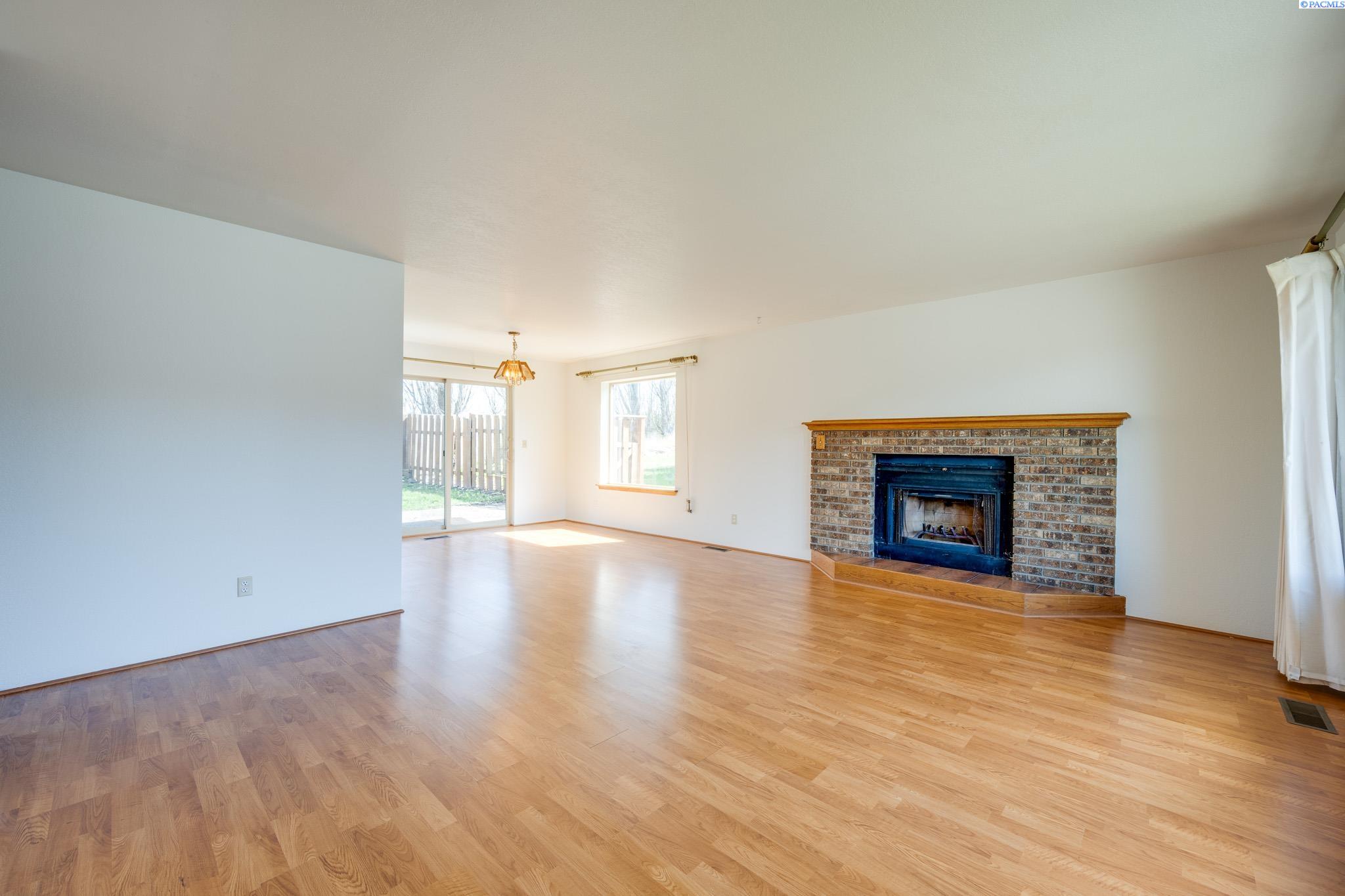 1290 SW Wadleigh Drive