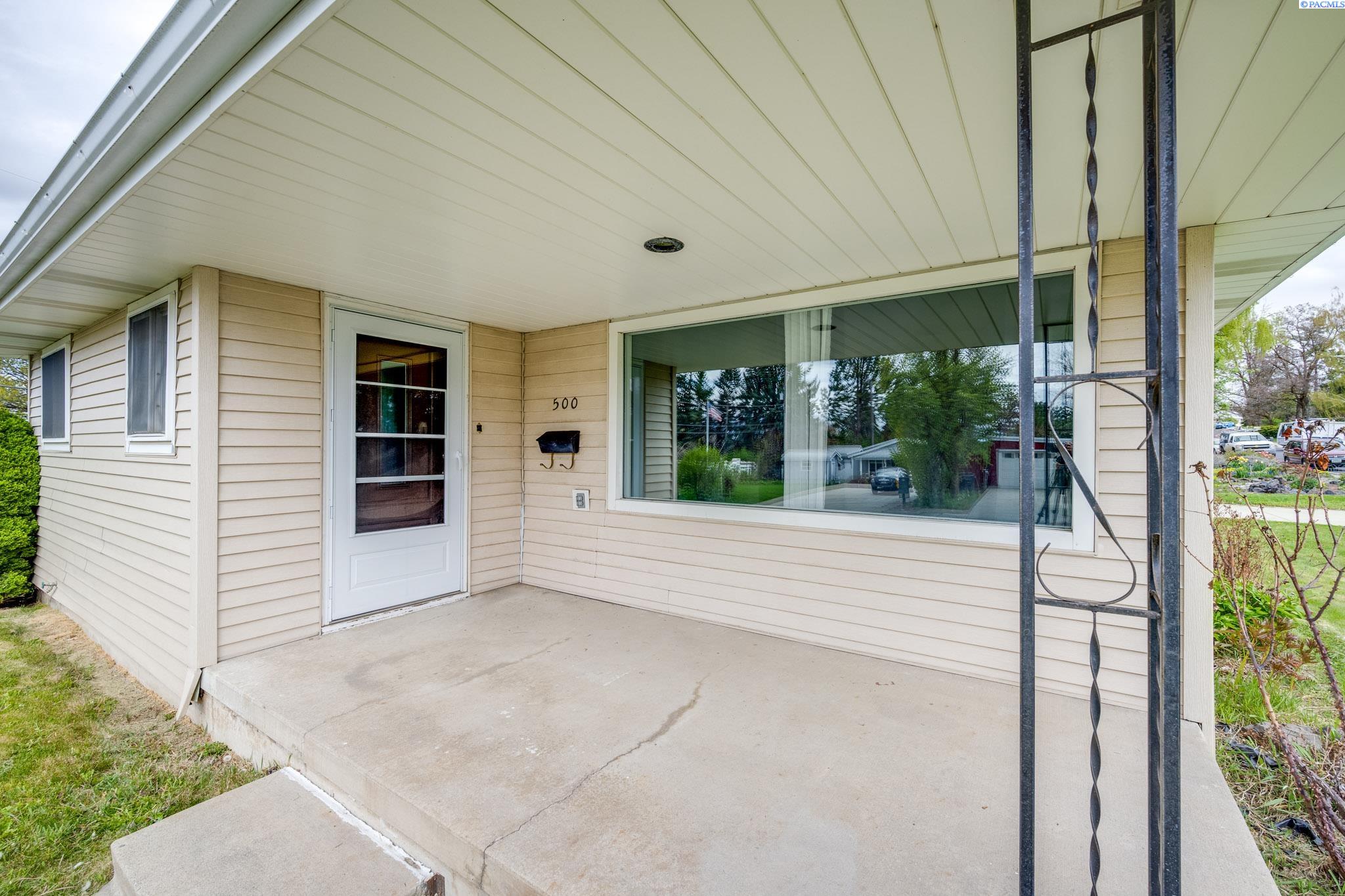 500 NW Darrow Street