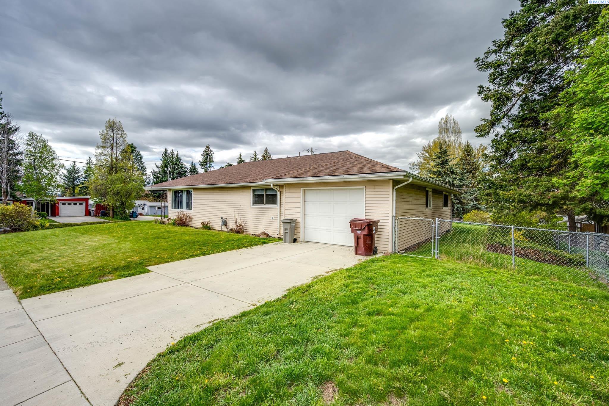 500 NW Darrow Street