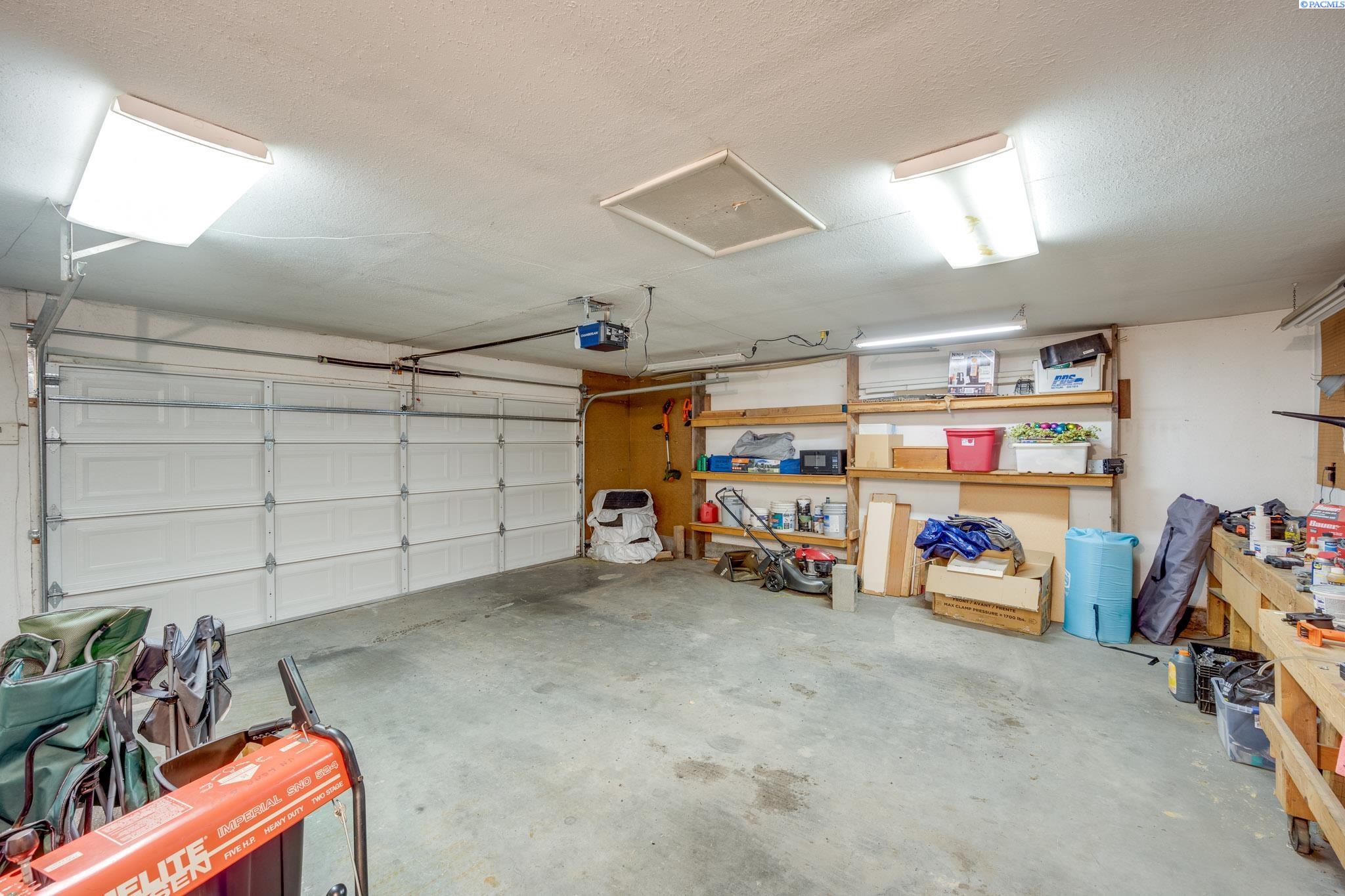 500 NW Darrow Street