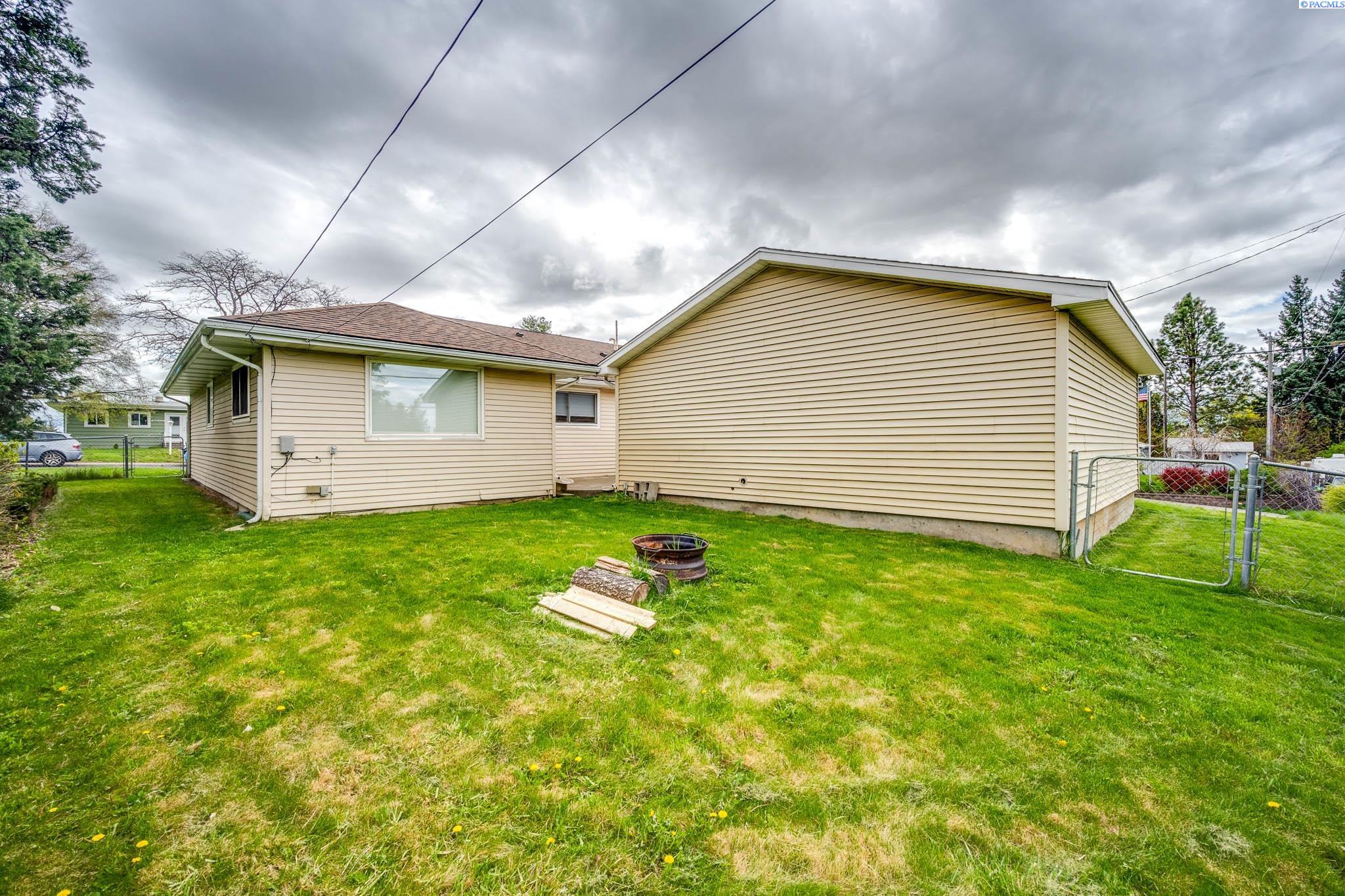 500 NW Darrow Street