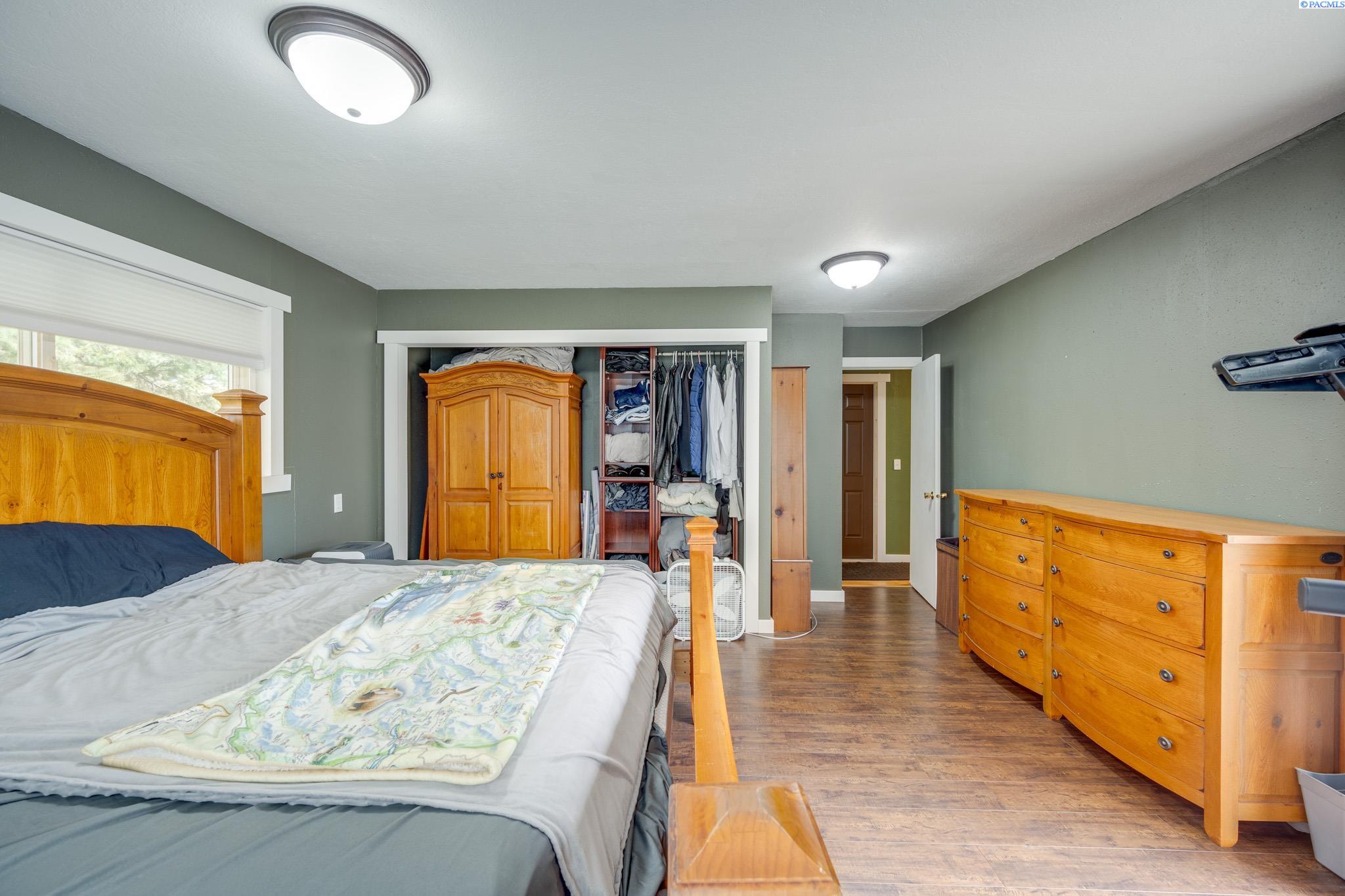 500 NW Darrow Street