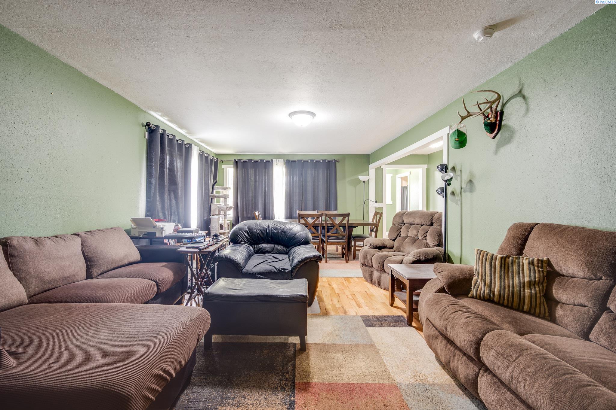 500 NW Darrow Street