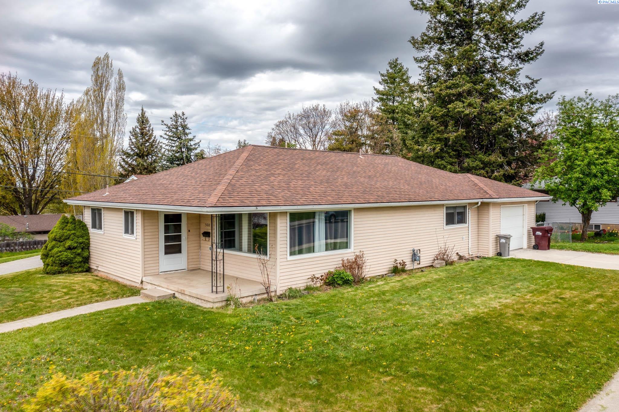 500 NW Darrow Street