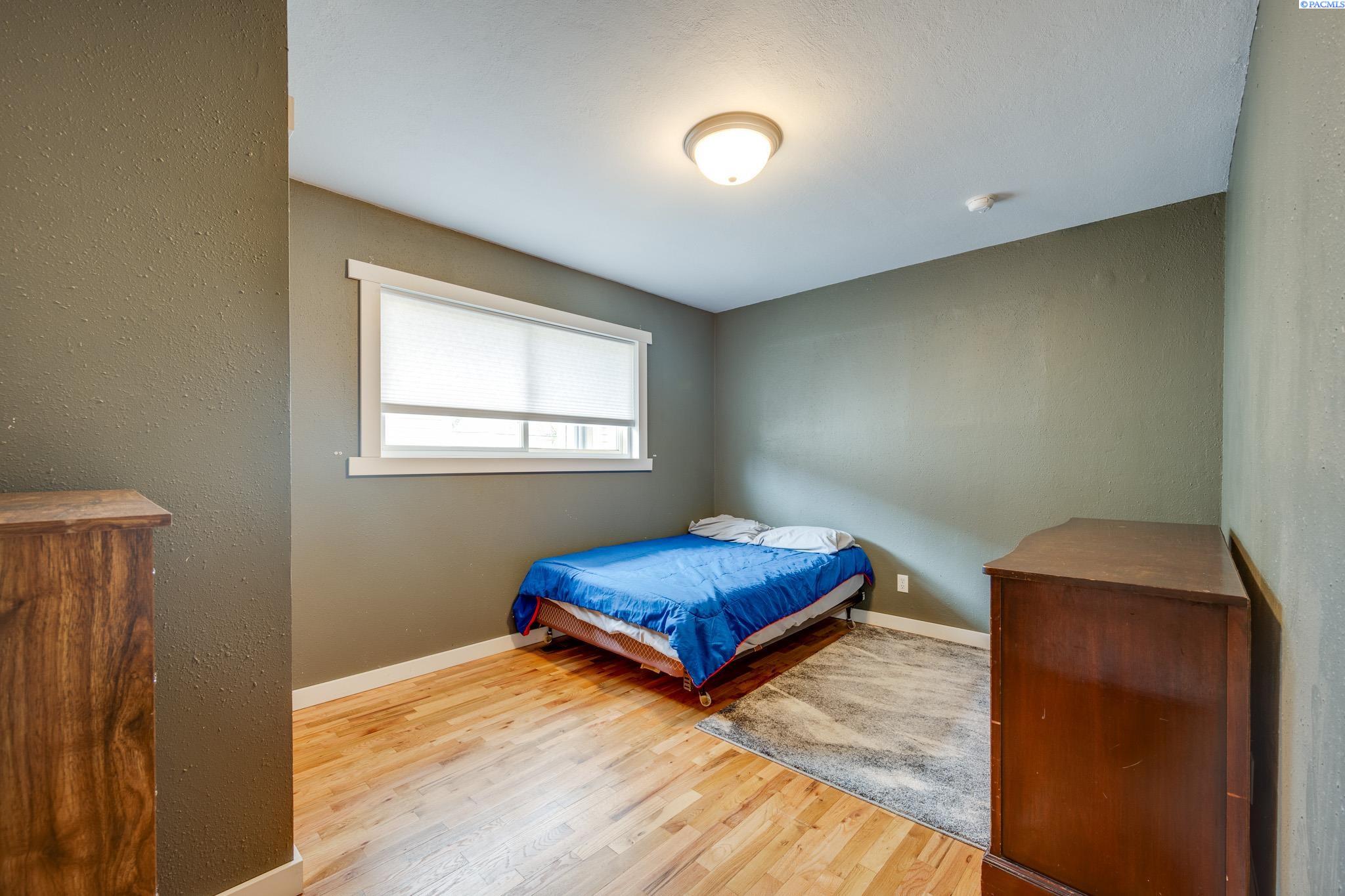 500 NW Darrow Street