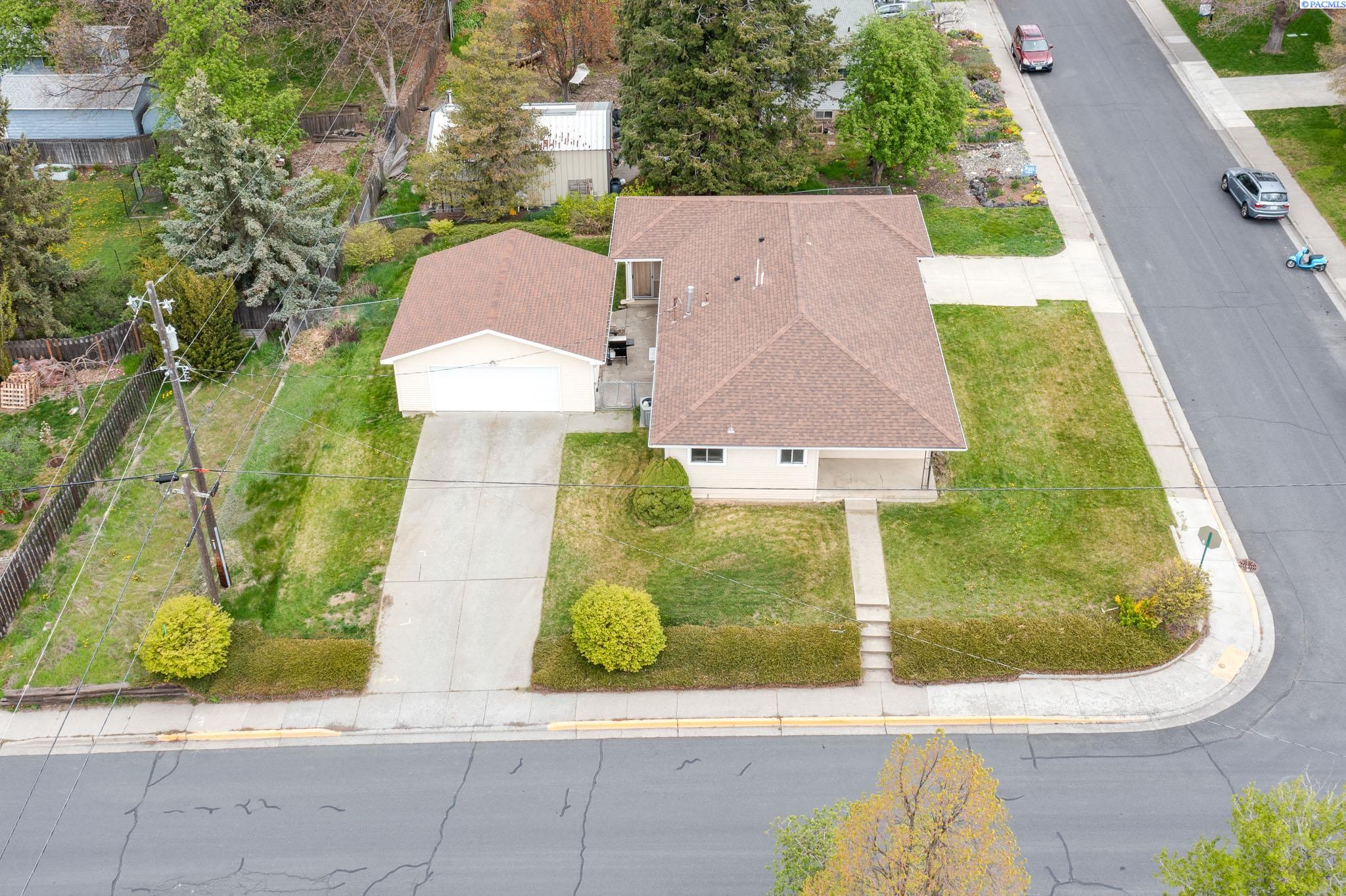 500 NW Darrow Street