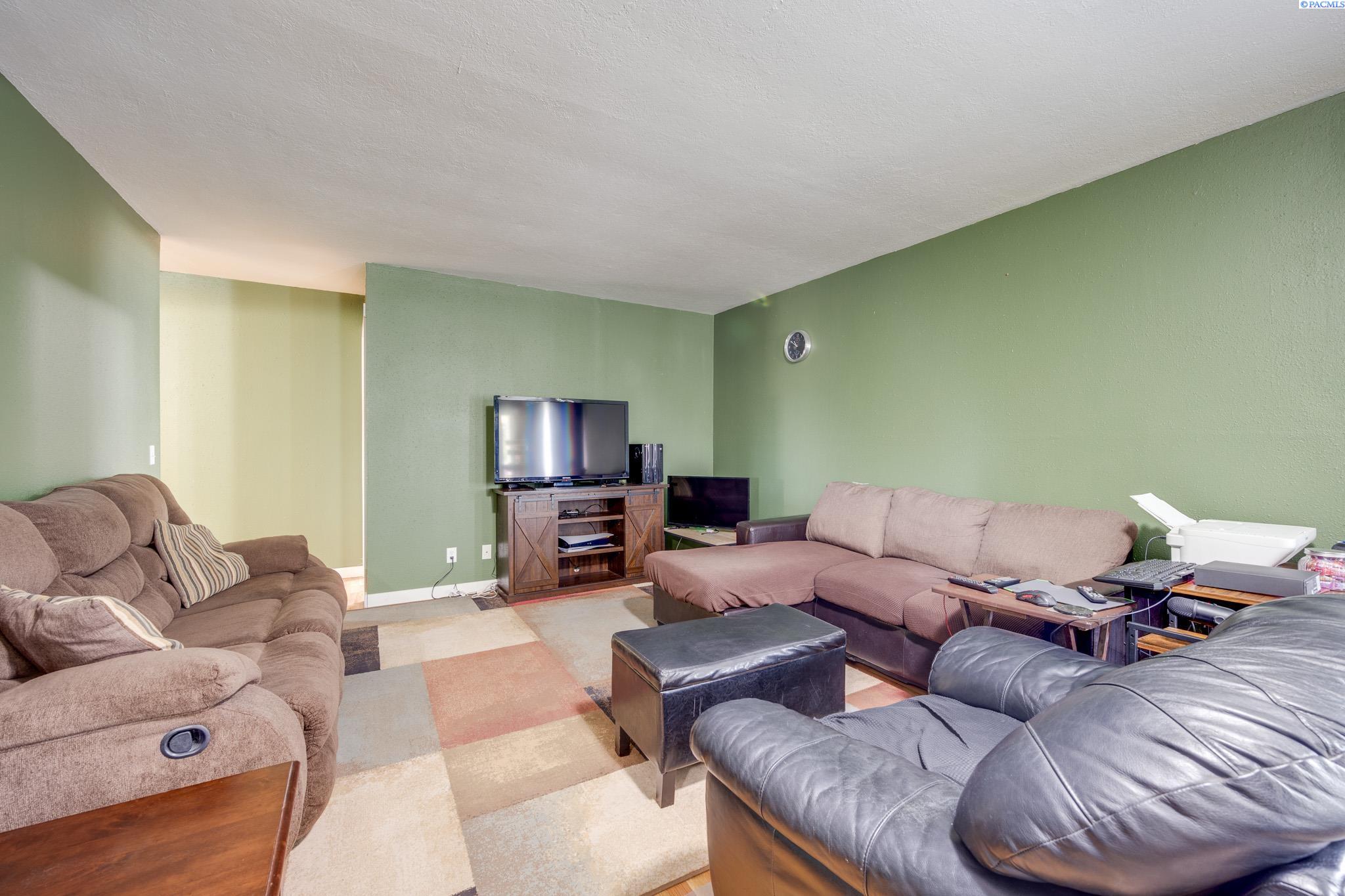 500 NW Darrow Street