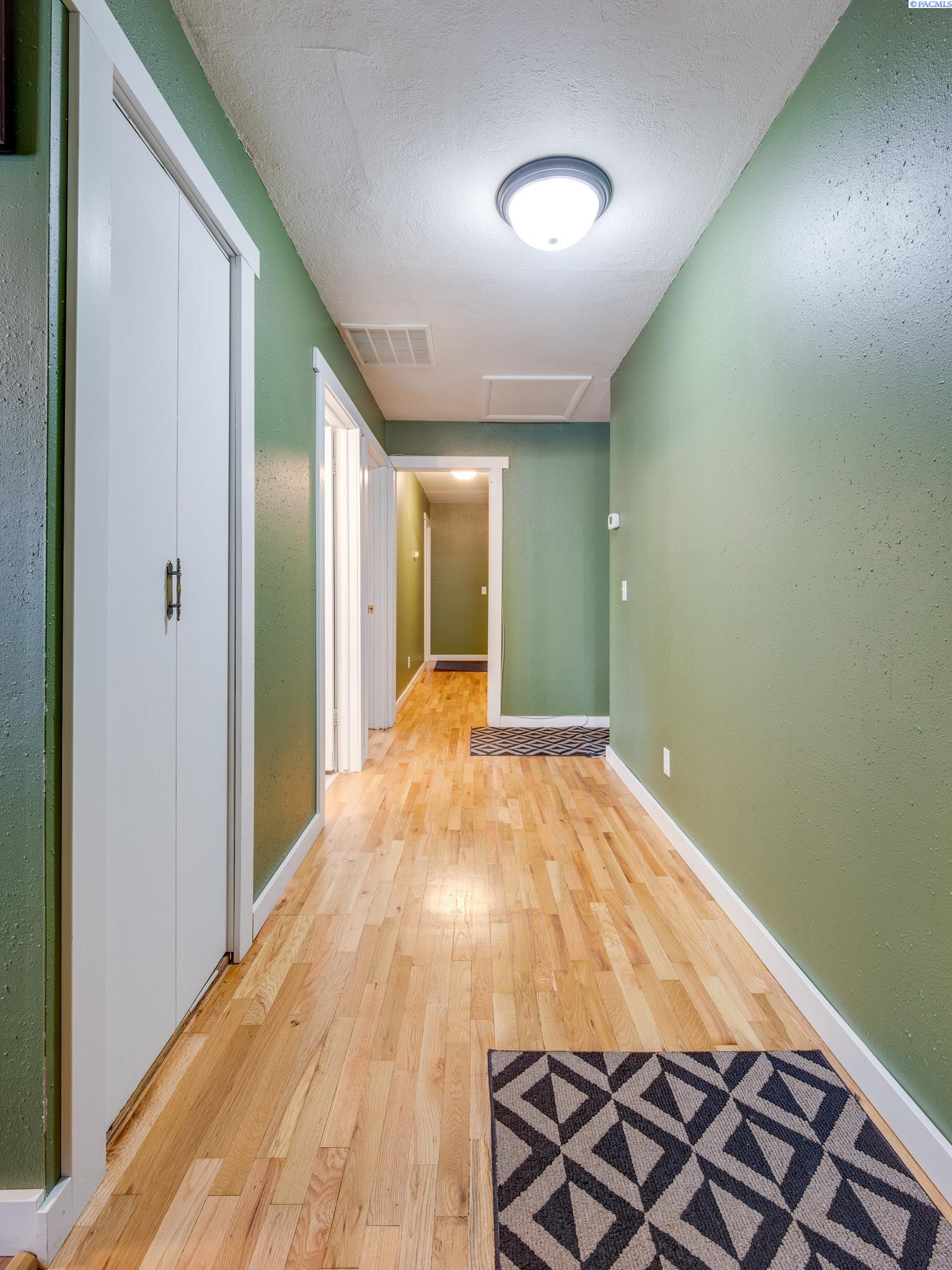 500 NW Darrow Street