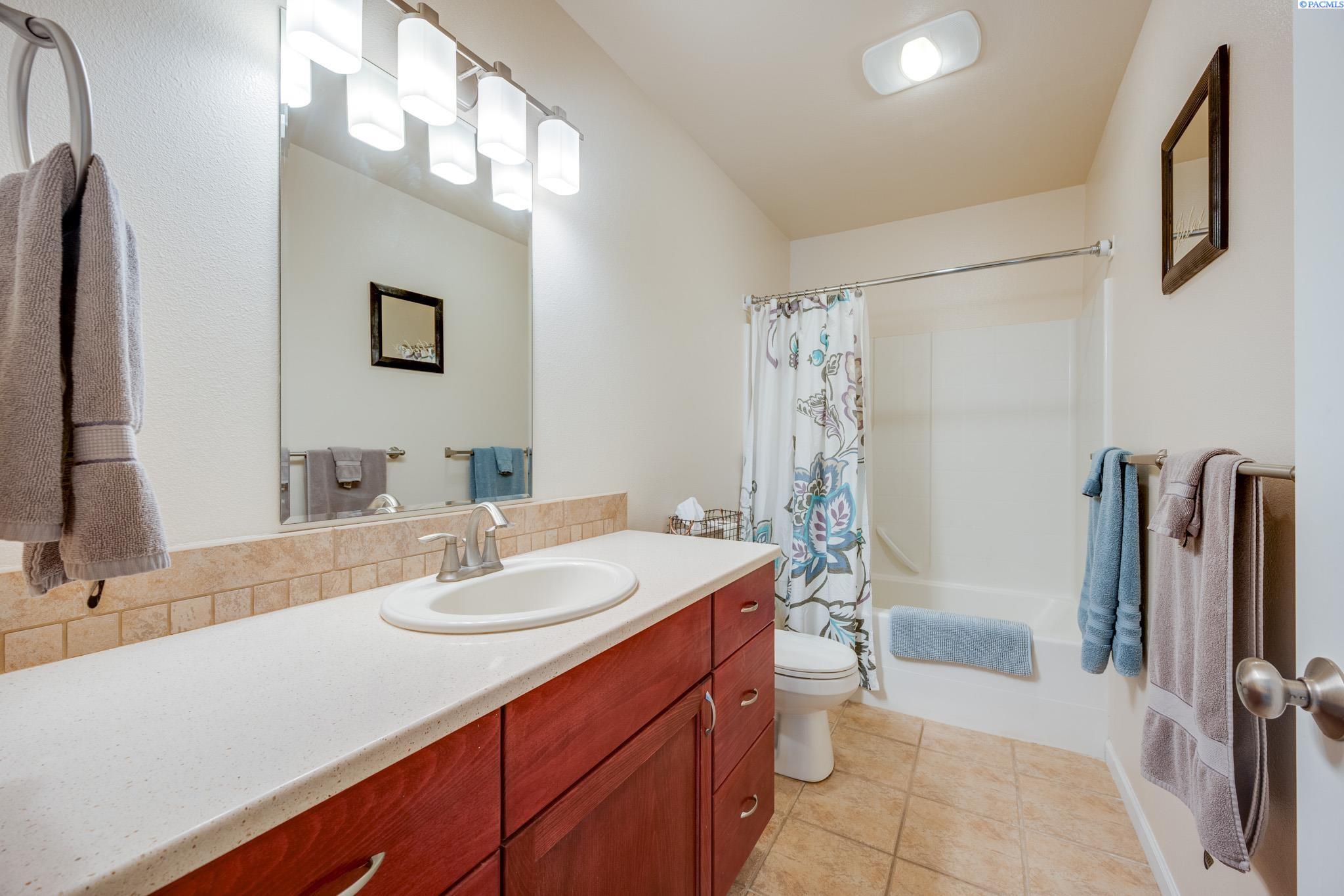 210 NW Terre View Dr Unit D