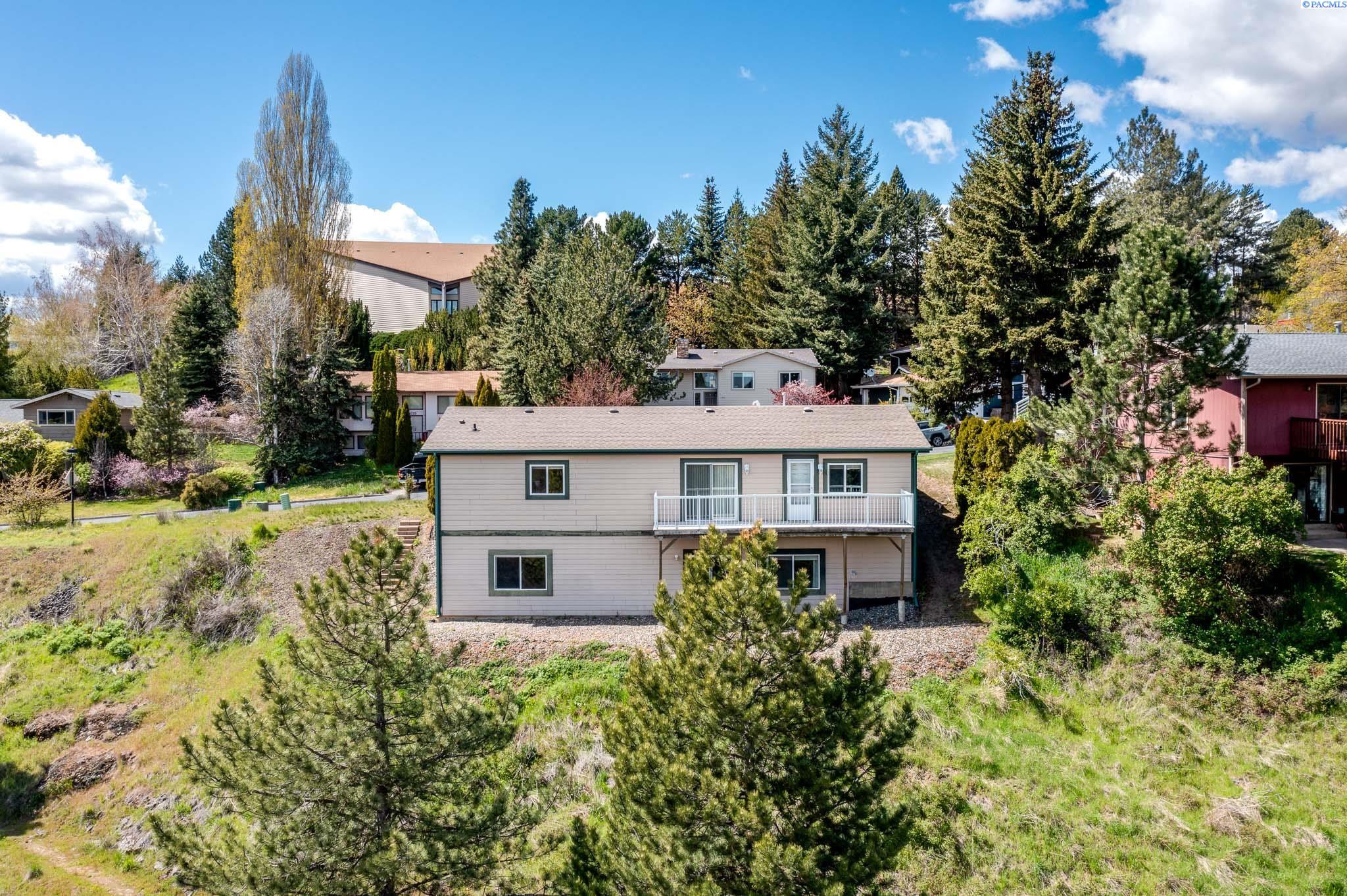 1310 SE Earthtone Ct