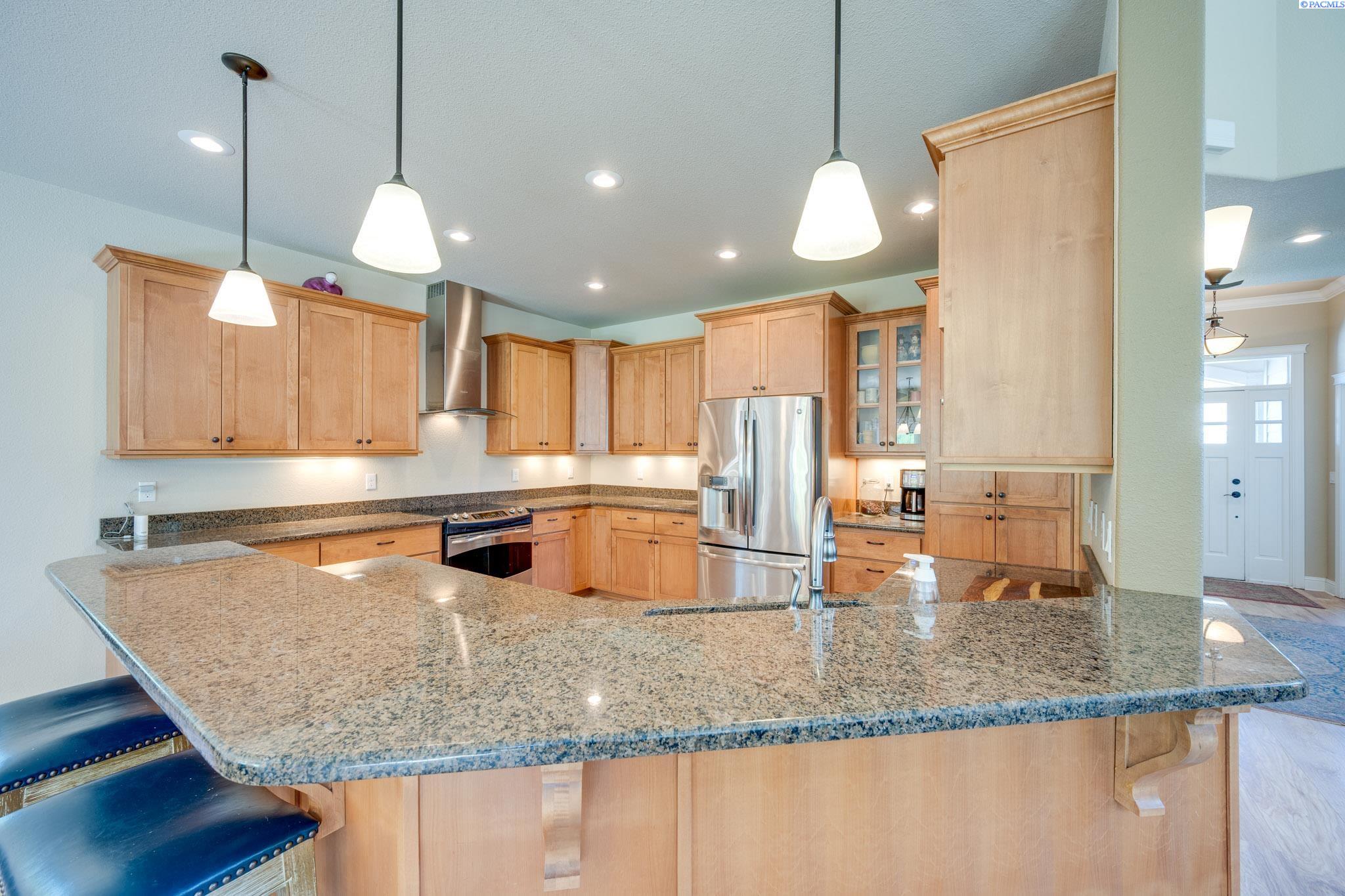 855 SW Finch Way