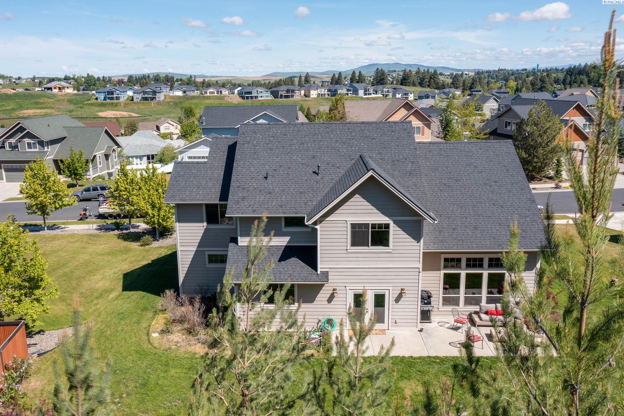 855 SW Finch Way