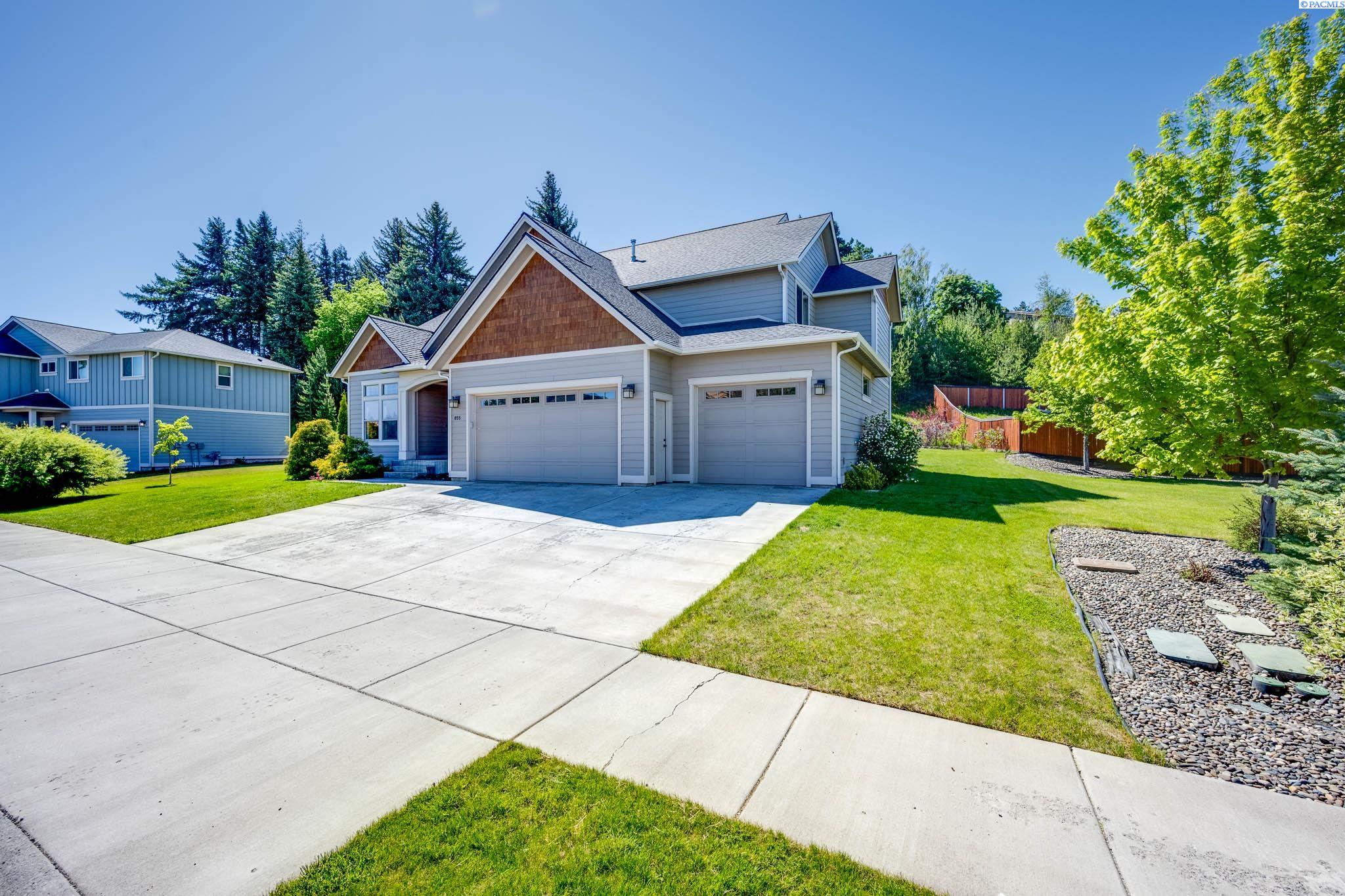 855 SW Finch Way