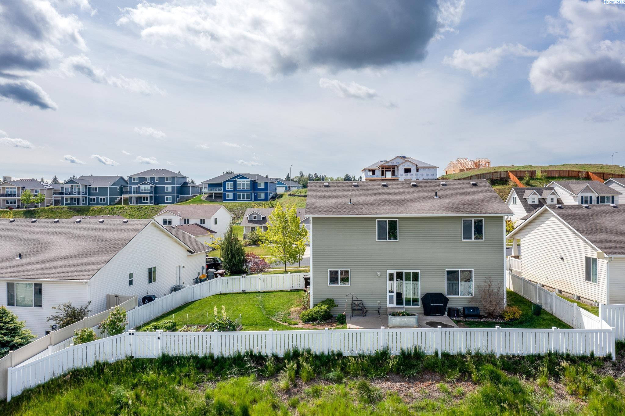 1080 SW Latour Peak St