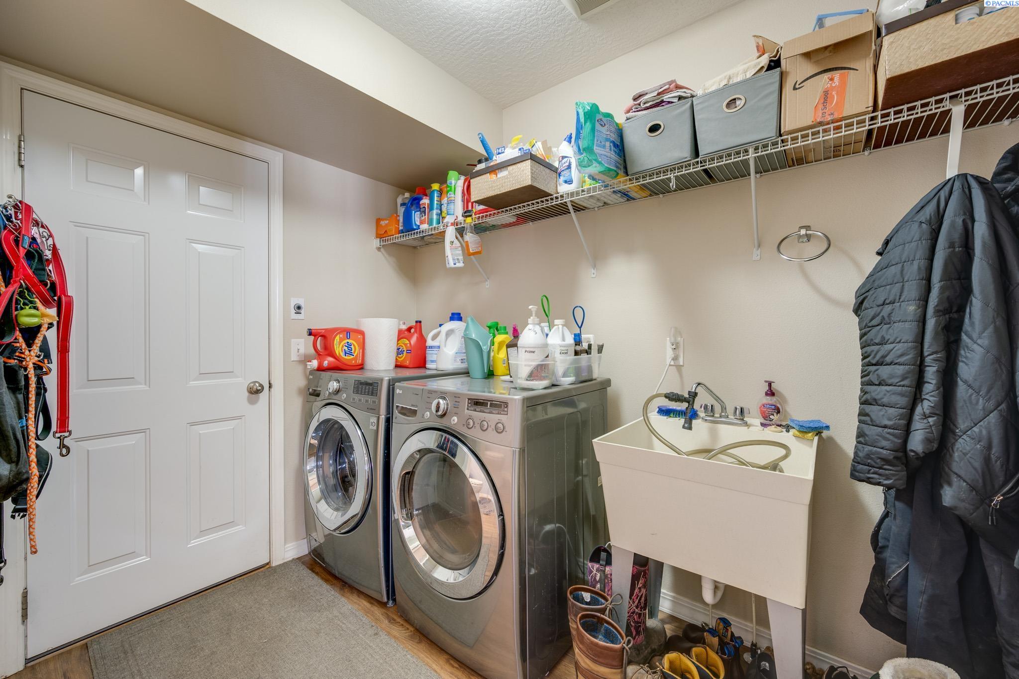 1080 SW Latour Peak St