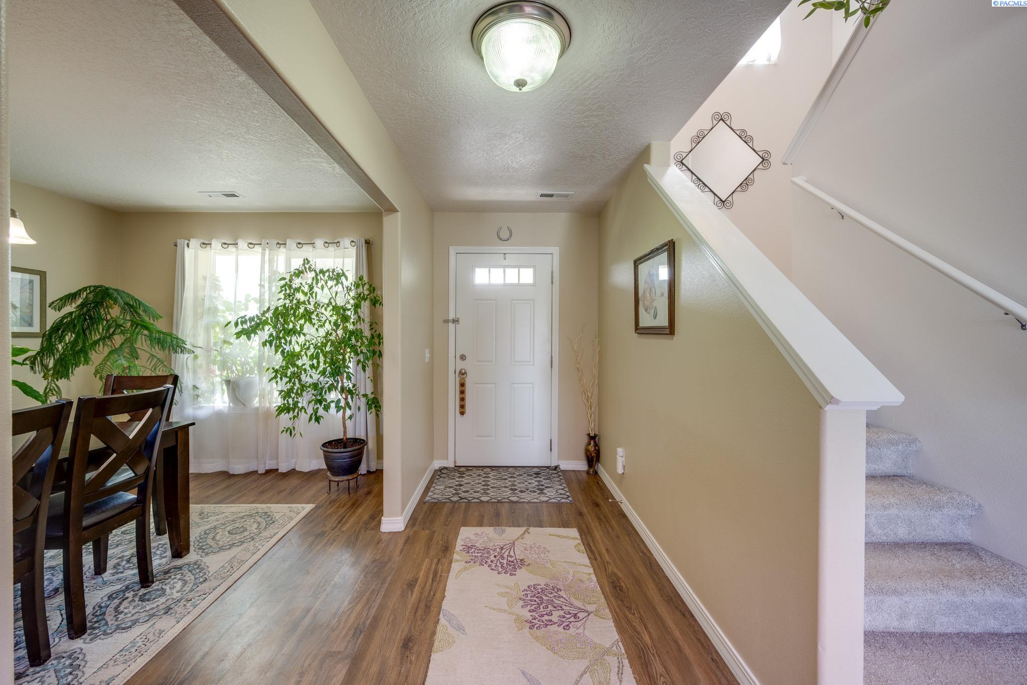 1080 SW Latour Peak St