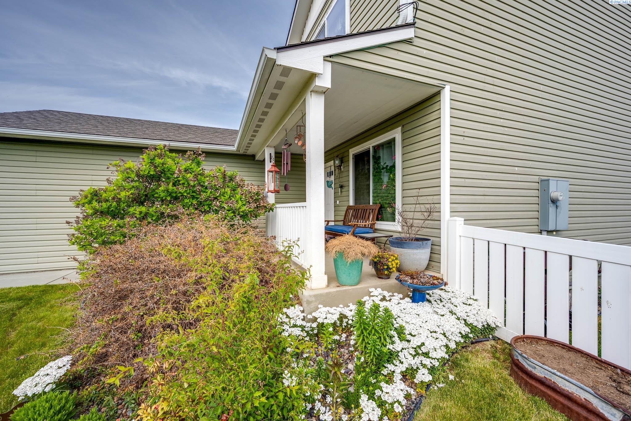 1080 SW Latour Peak St