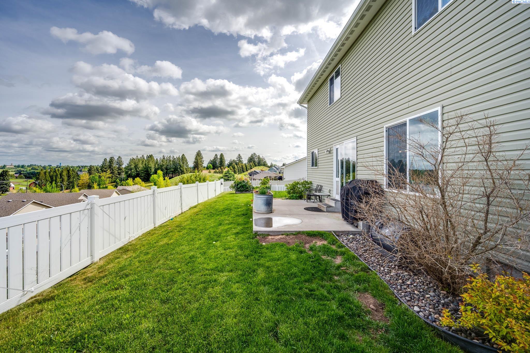 1080 SW Latour Peak St