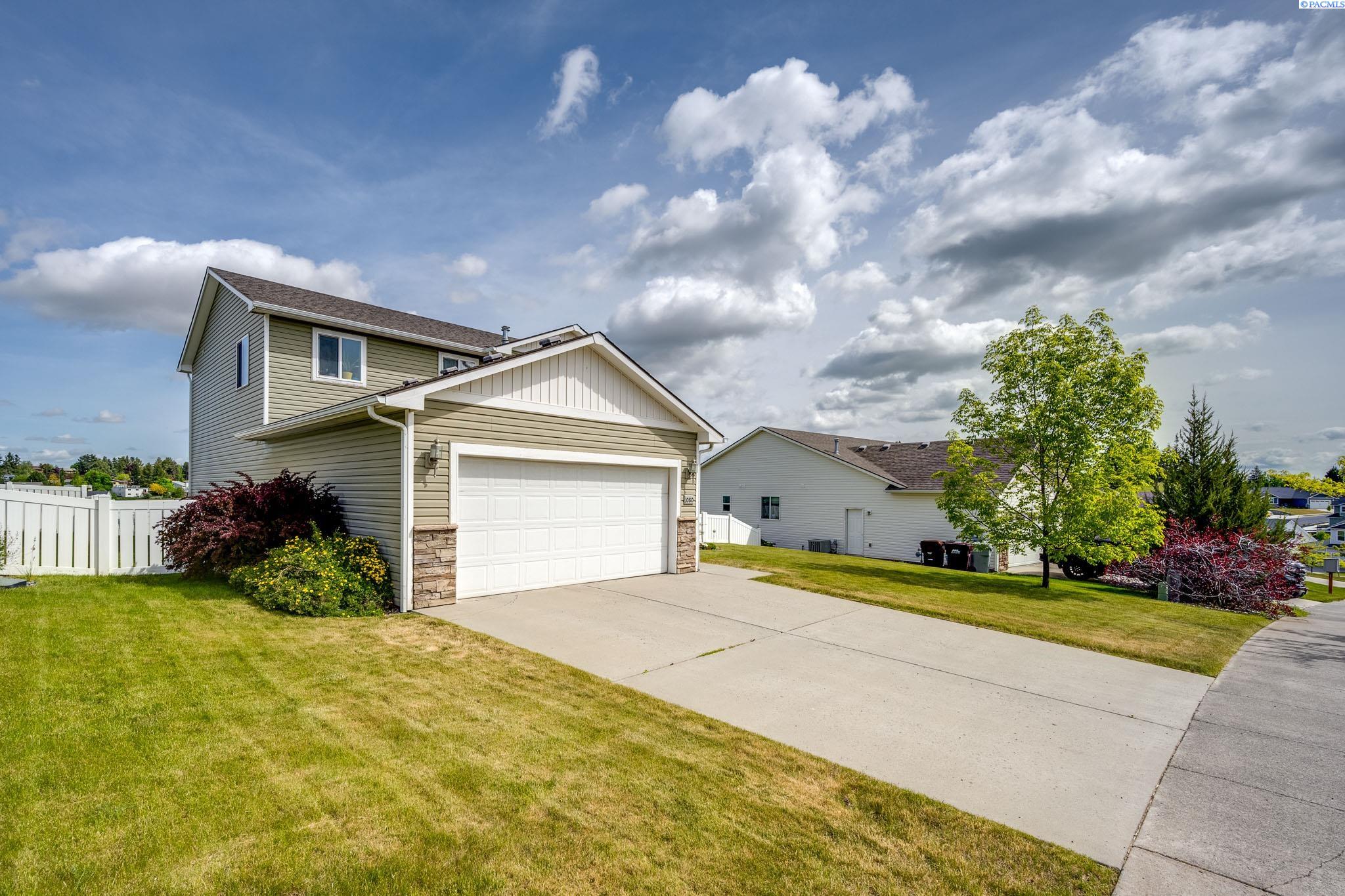 1080 SW Latour Peak St