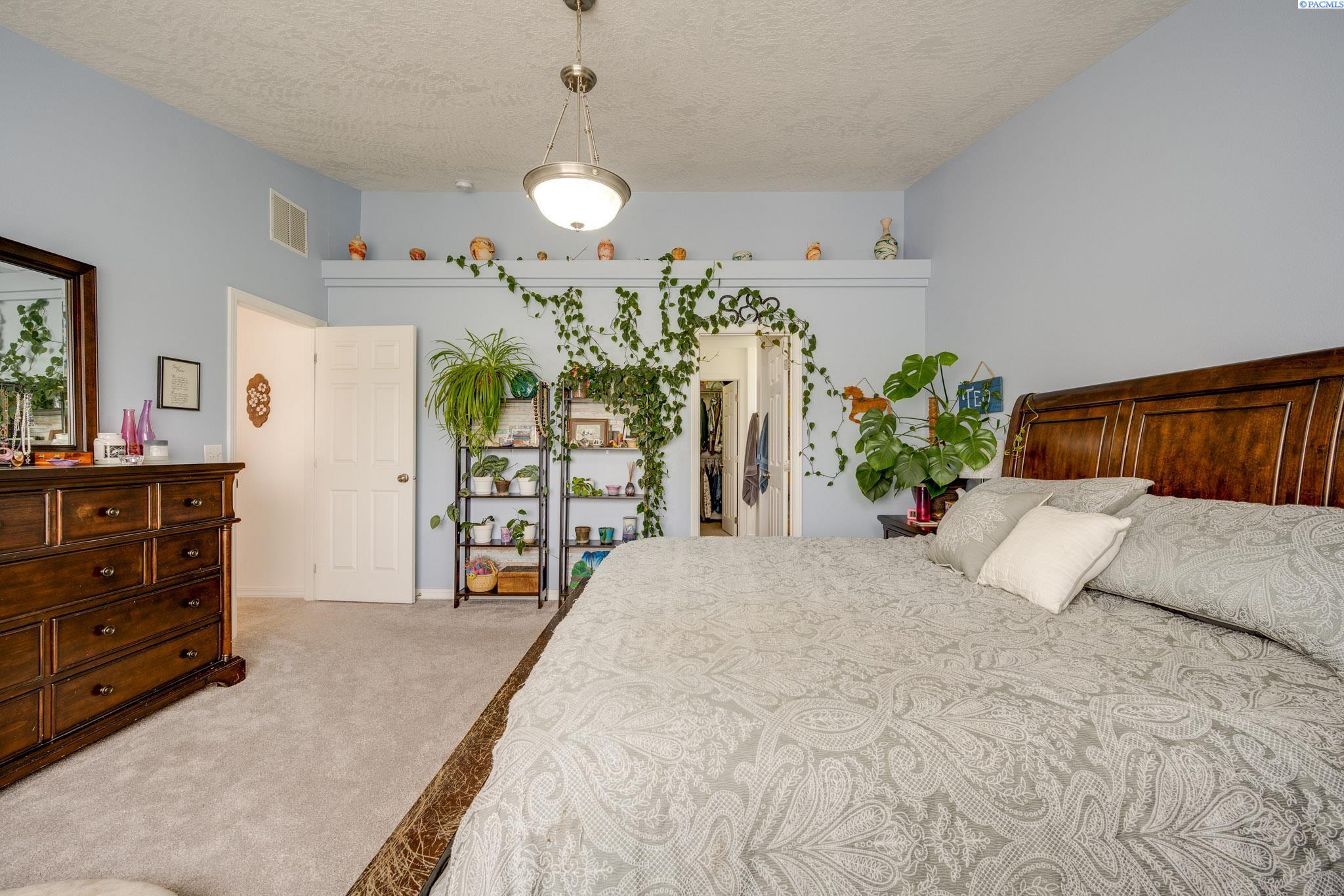 1080 SW Latour Peak St