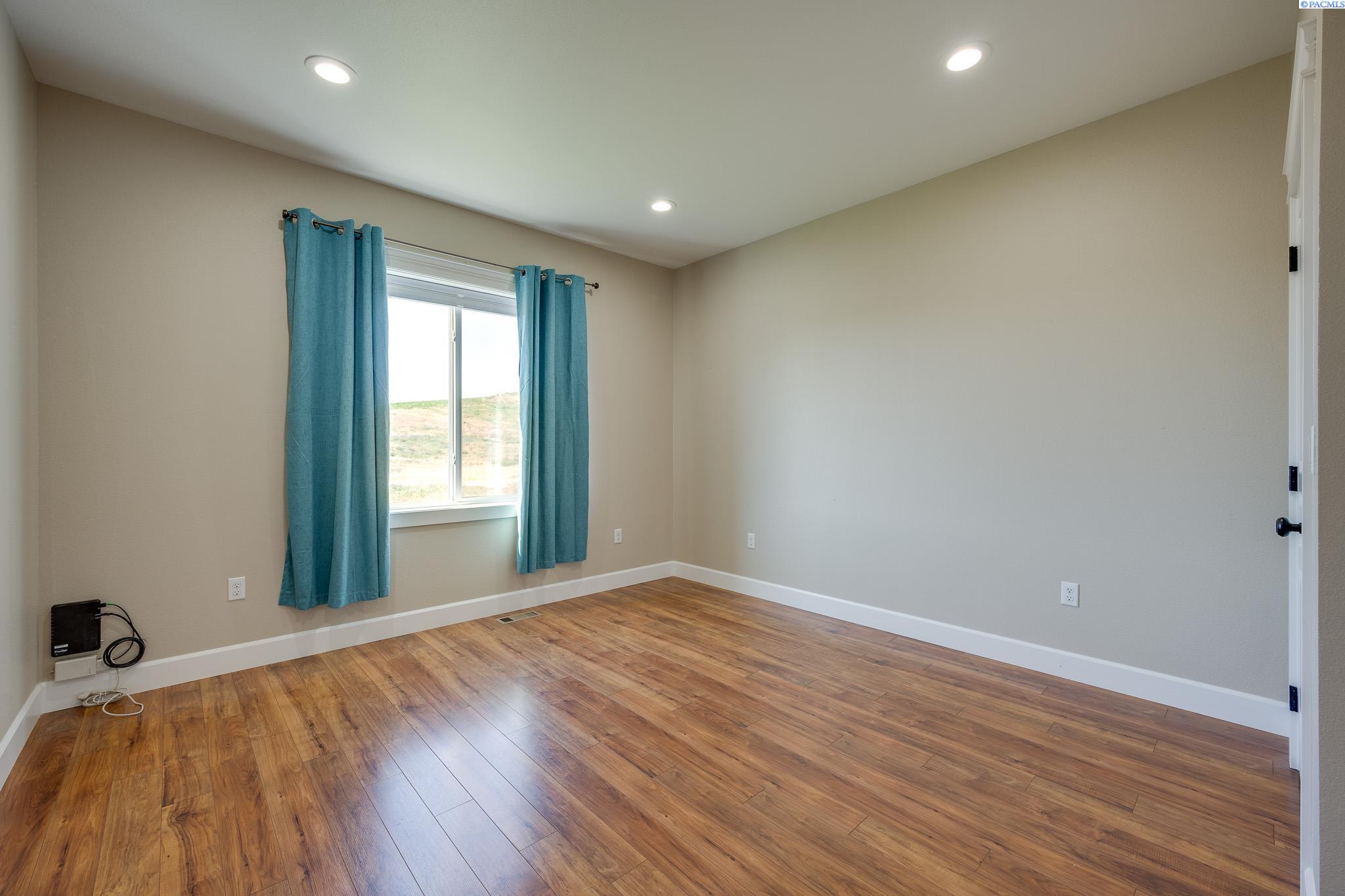 1735 SW Barclay Ridge Dr