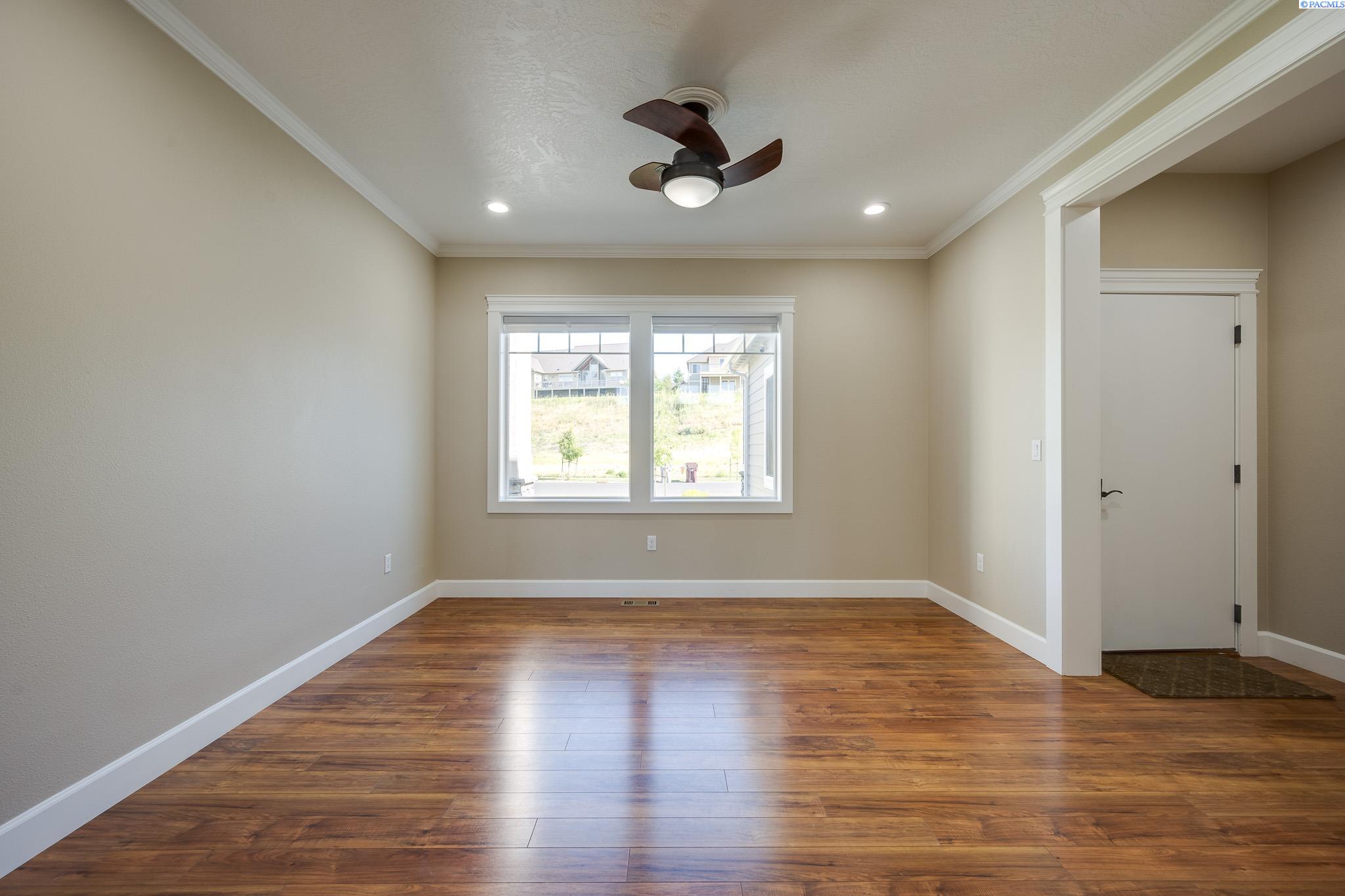 1735 SW Barclay Ridge Dr