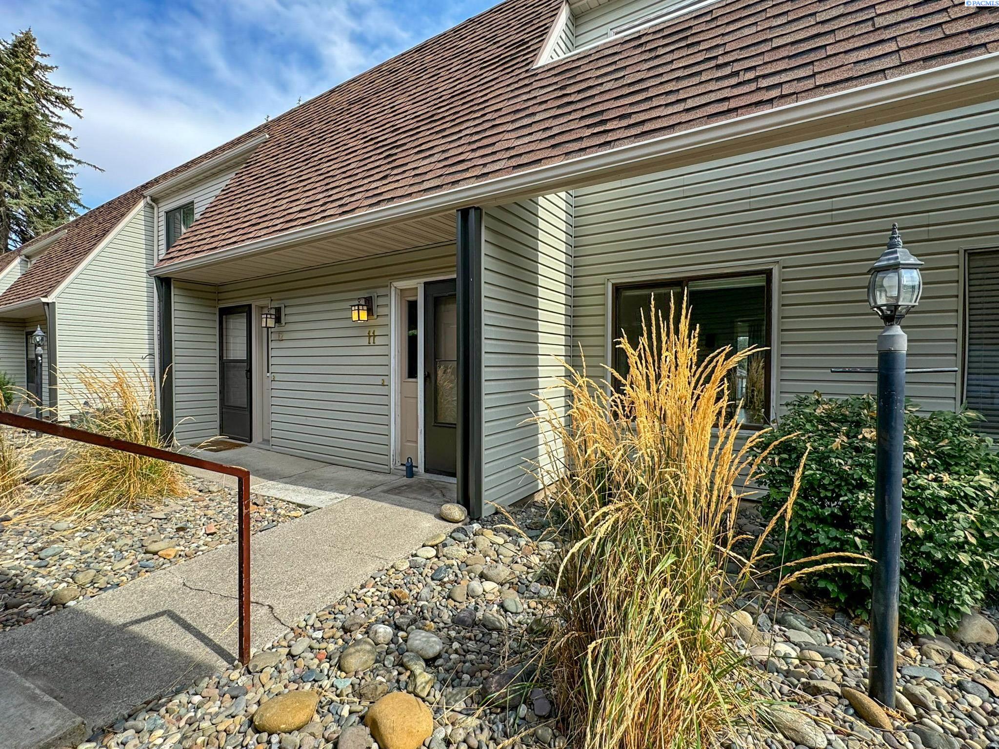 600 SW Crestview # 11