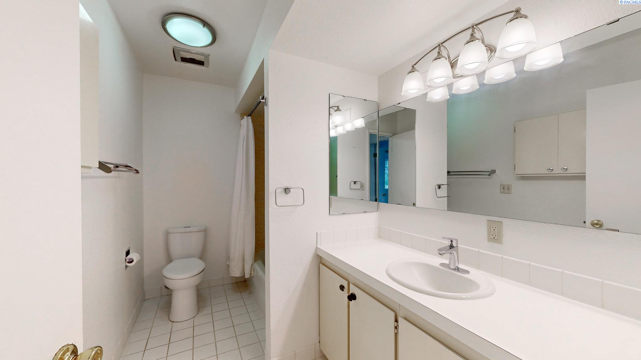 600 SW Crestview # 11