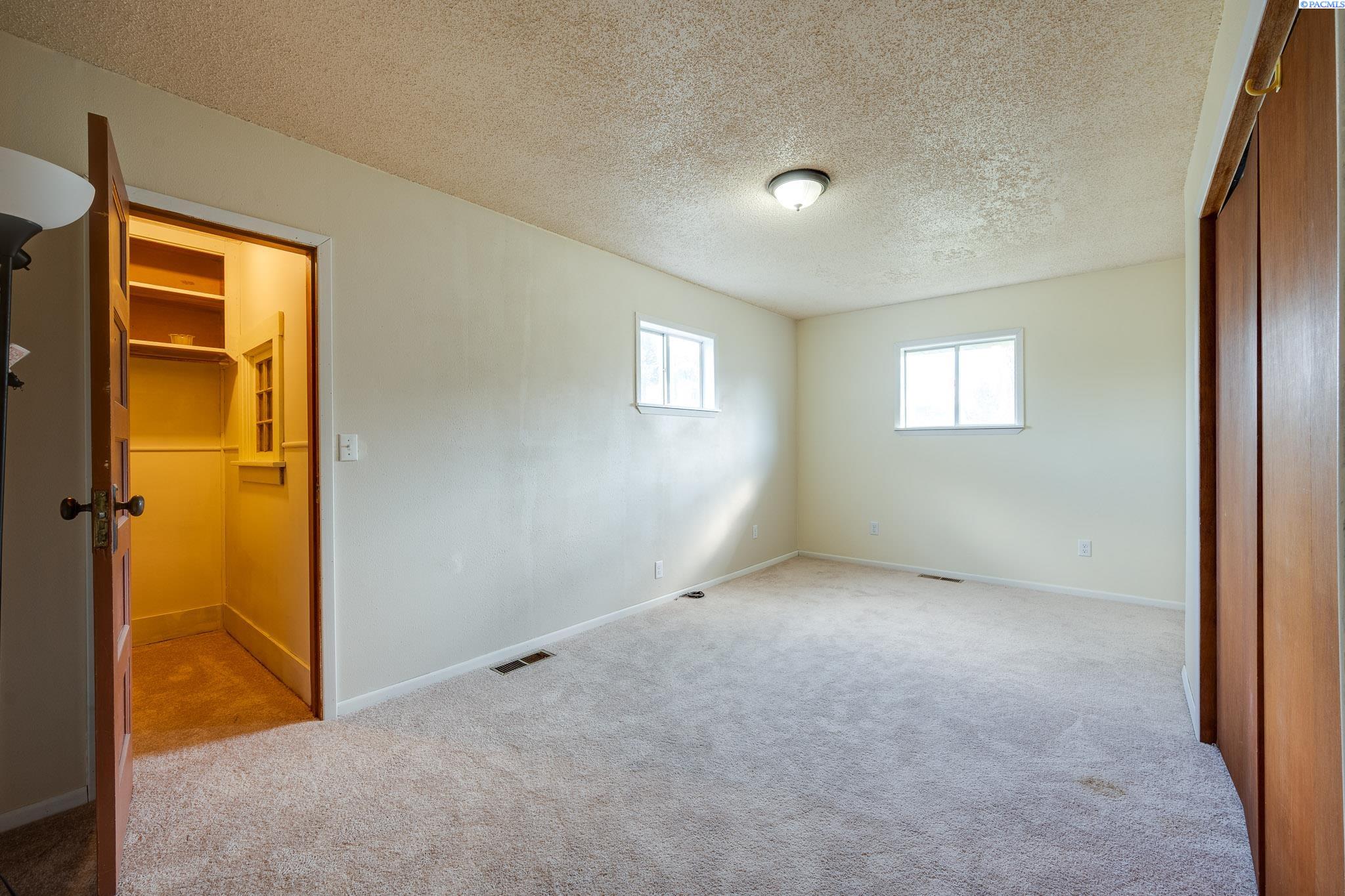 102 E Liberty St, St. John