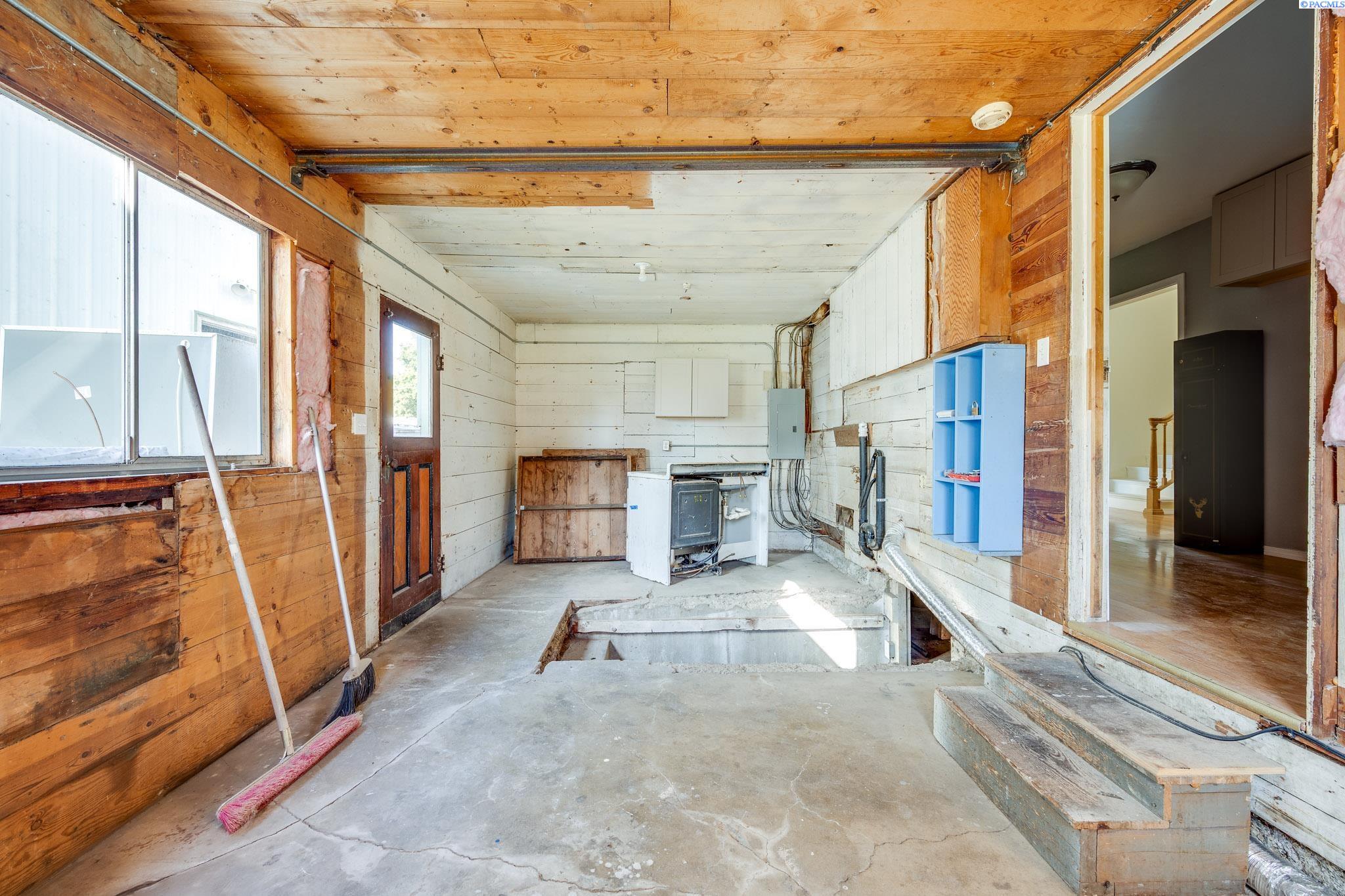 102 E Liberty St, St. John