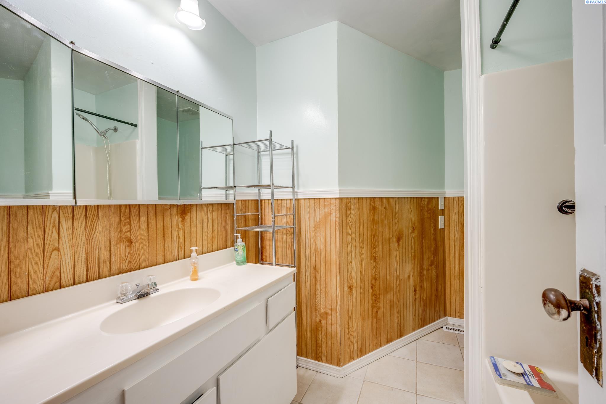 102 E Liberty St, St. John