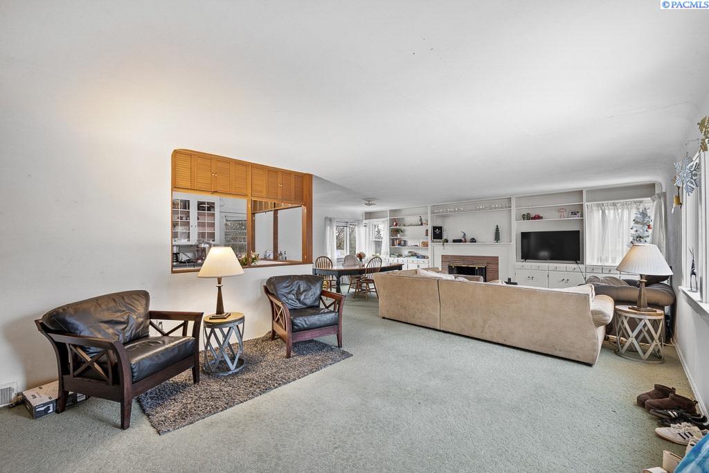 1005 NE Duncan