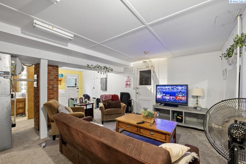 1005 NE Duncan