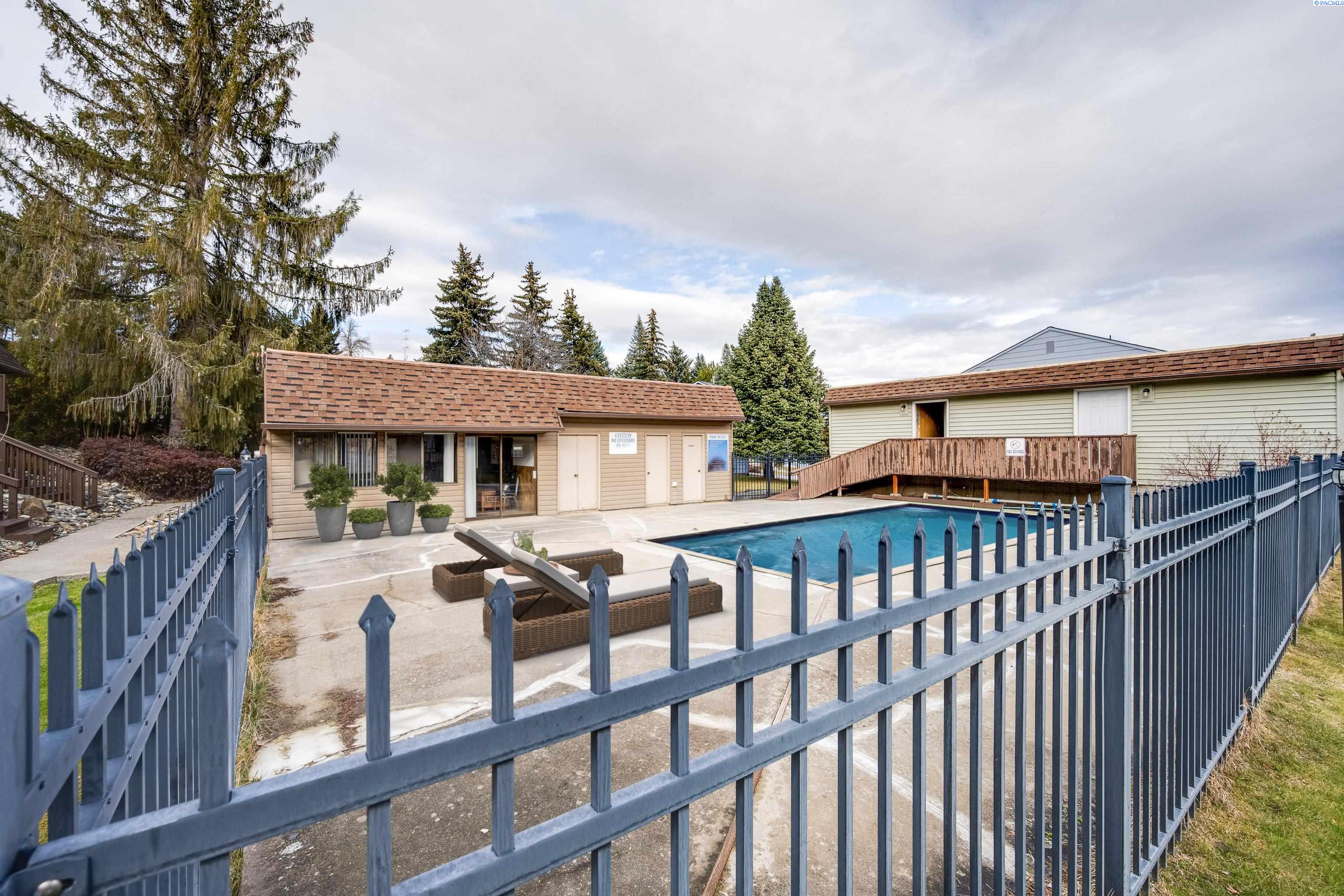 600 SW Crestview St #20