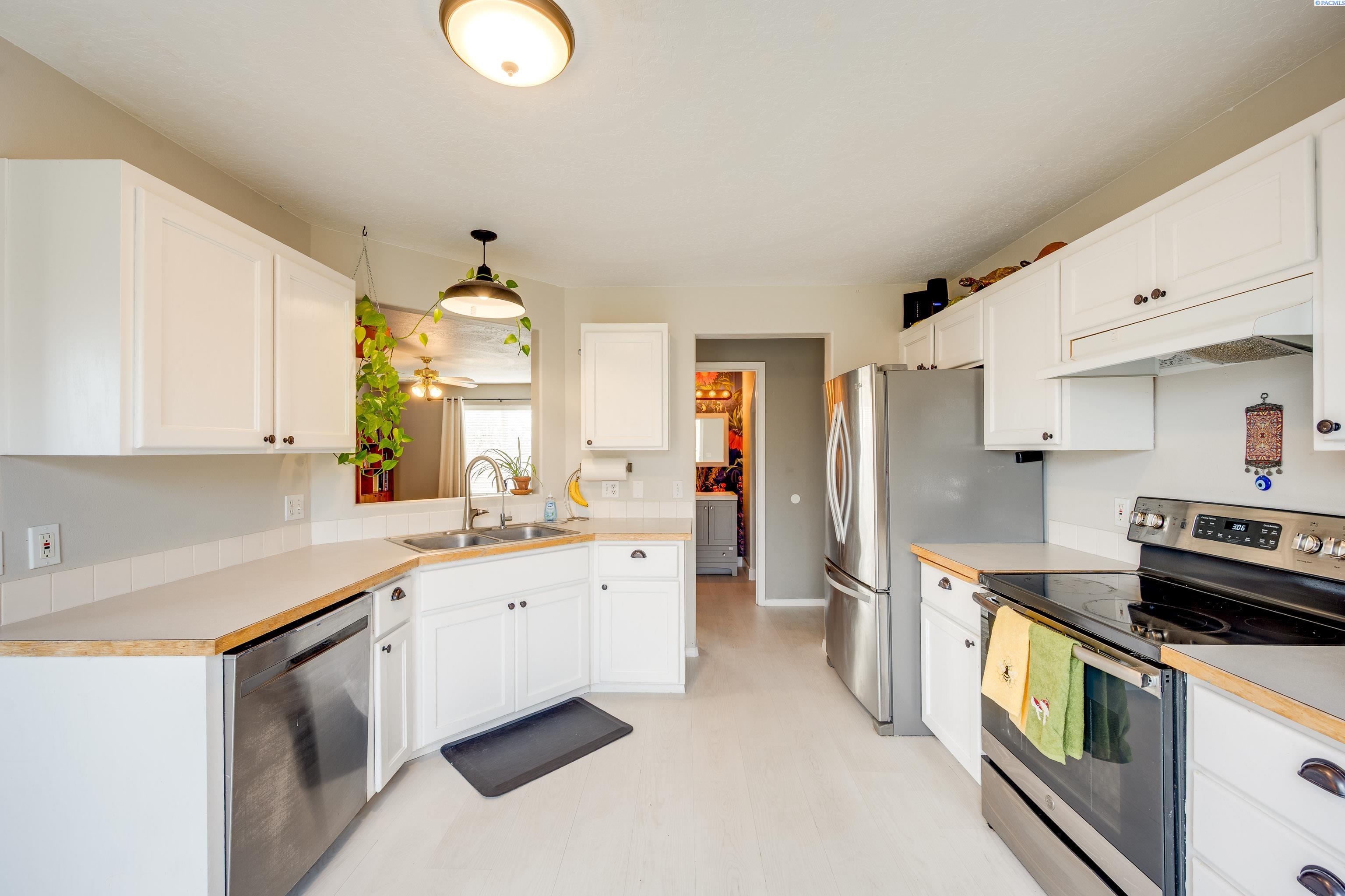 1720 NW Bella Vista Dr