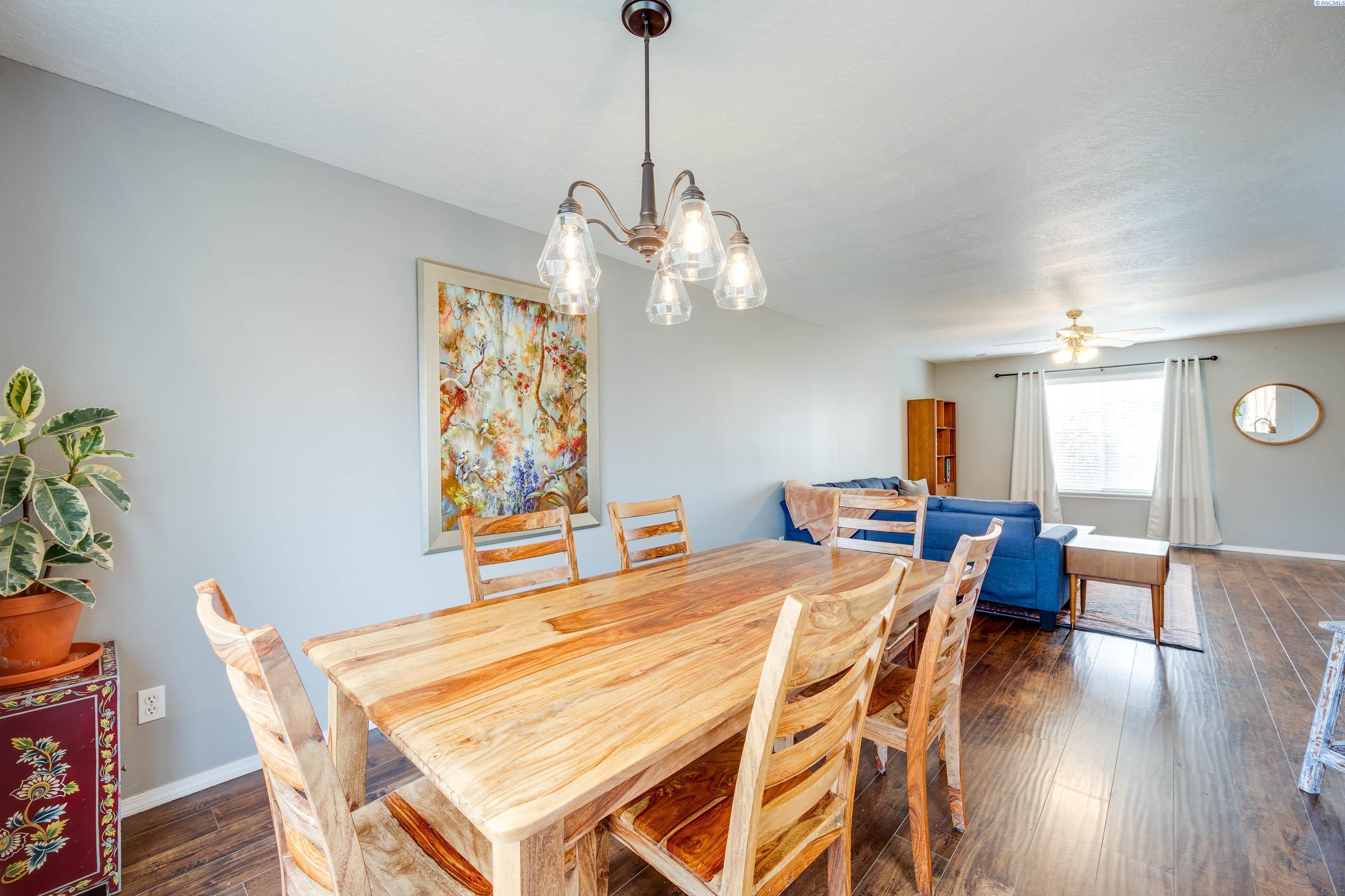 1720 NW Bella Vista Dr