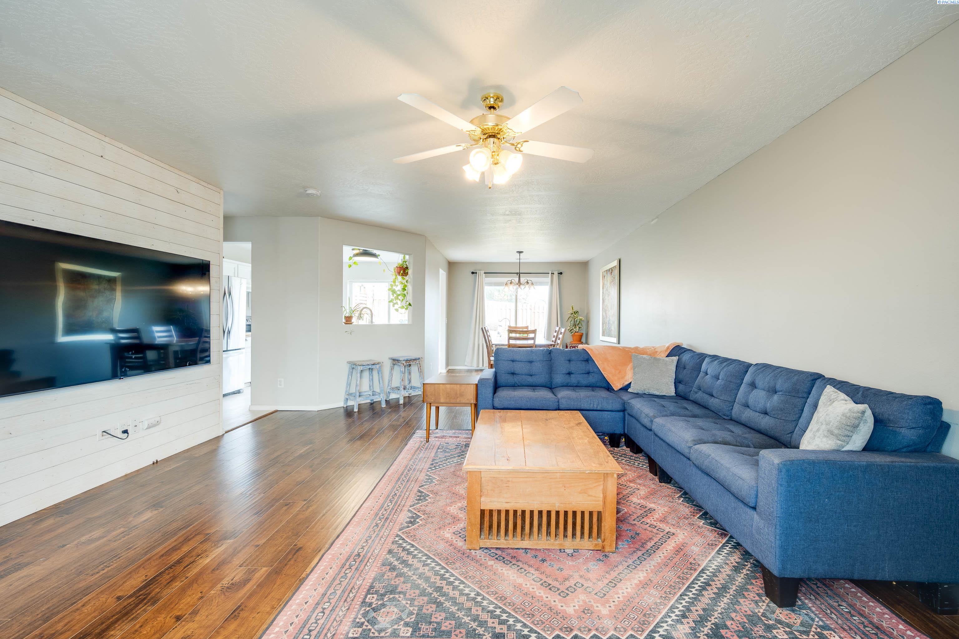 1720 NW Bella Vista Dr